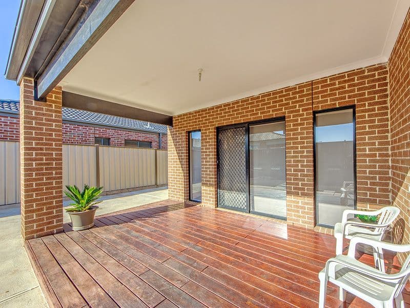 13 Connor Drive, BURNSIDE HEIGHTS VIC 3023, Burnside Heights - Thumbnail 4