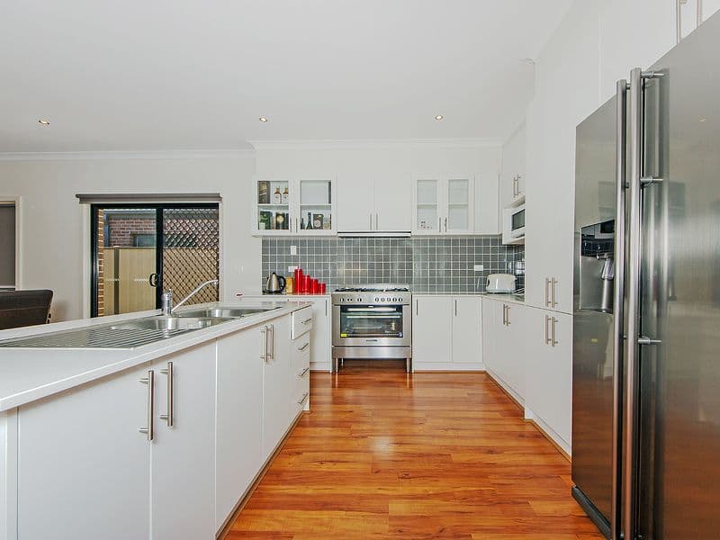 13 Connor Drive, BURNSIDE HEIGHTS VIC 3023, Burnside Heights - Thumbnail 8