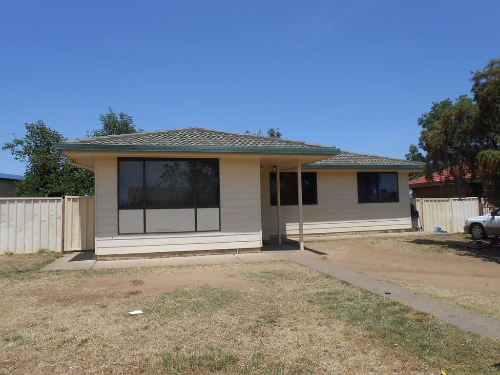 4 Flemming Crescent, Tamworth NSW 2340, West Tamworth - Image 1