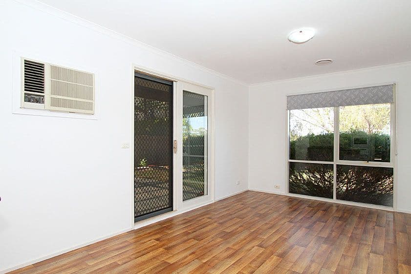 107 Woolnough Drive, MILL PARK VIC 3082, Mill Park - Thumbnail 4