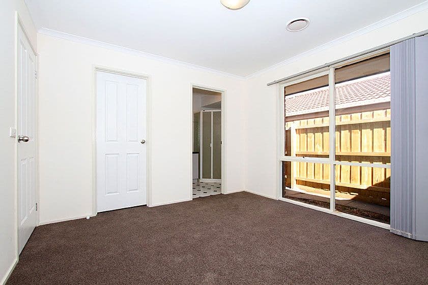 107 Woolnough Drive, MILL PARK VIC 3082, Mill Park - Thumbnail 7