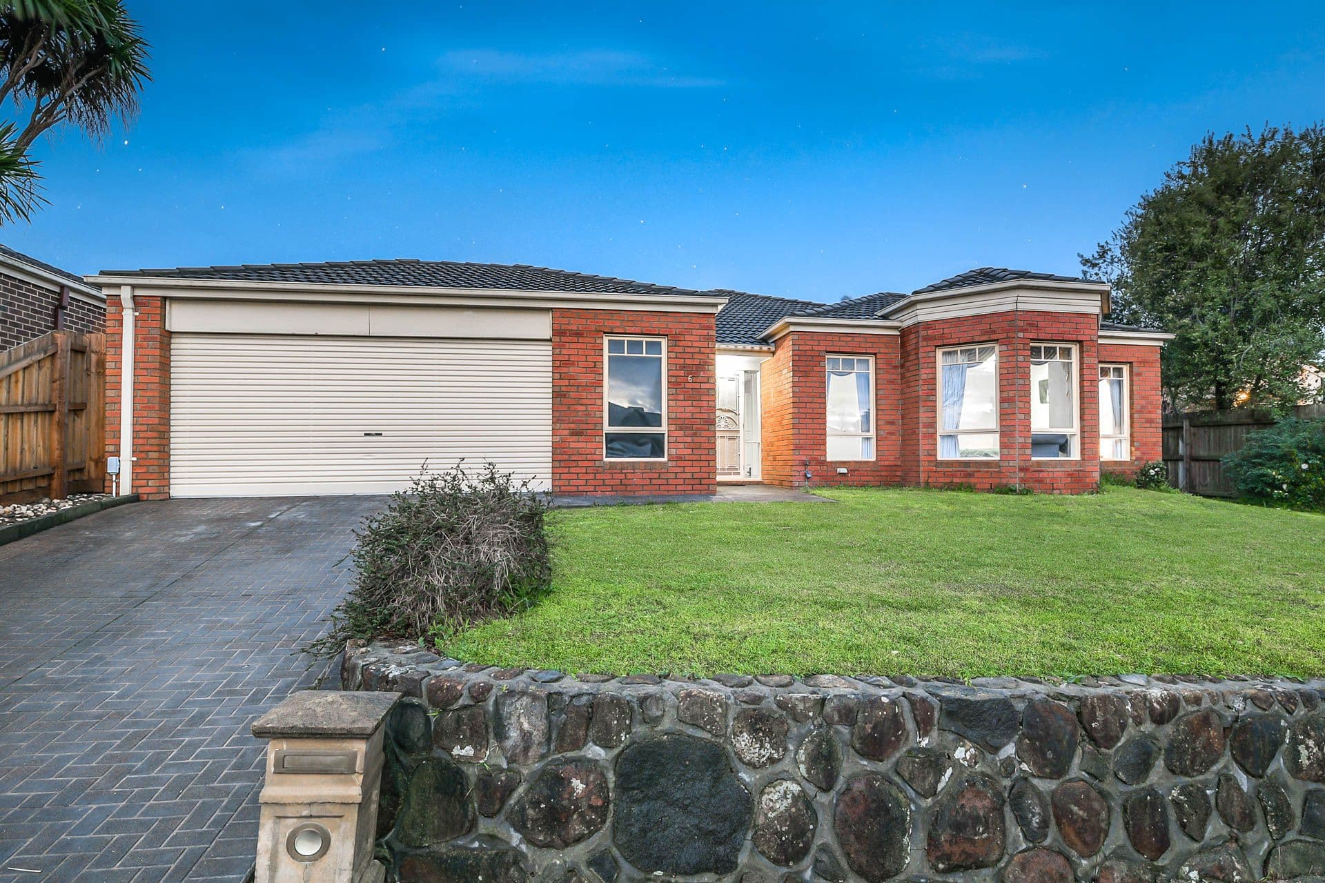 6 McCubbin Way, Berwick VIC 3806, Berwick - Thumbnail 2