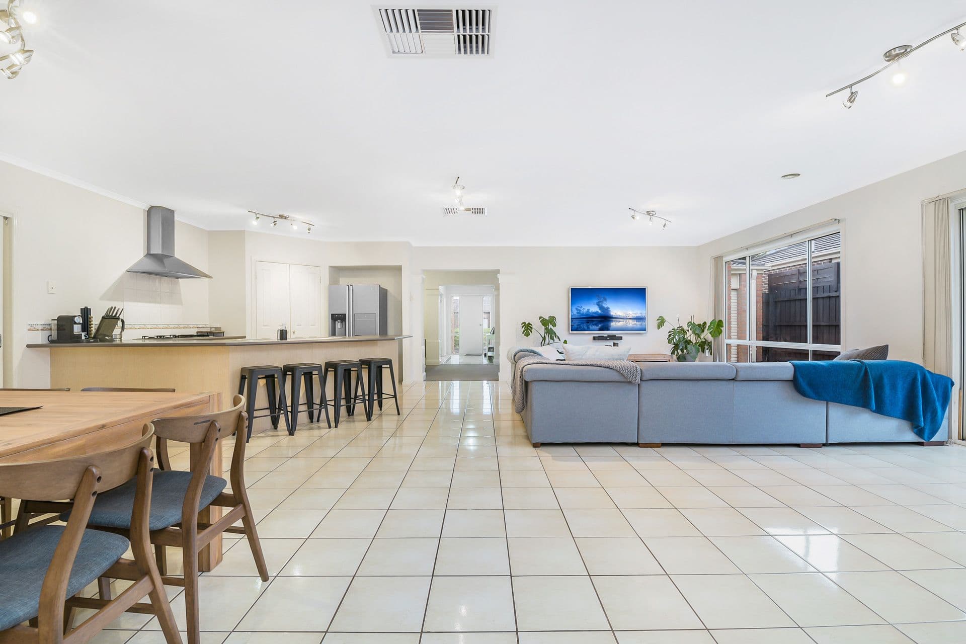 6 McCubbin Way, Berwick VIC 3806, Berwick - Thumbnail 3