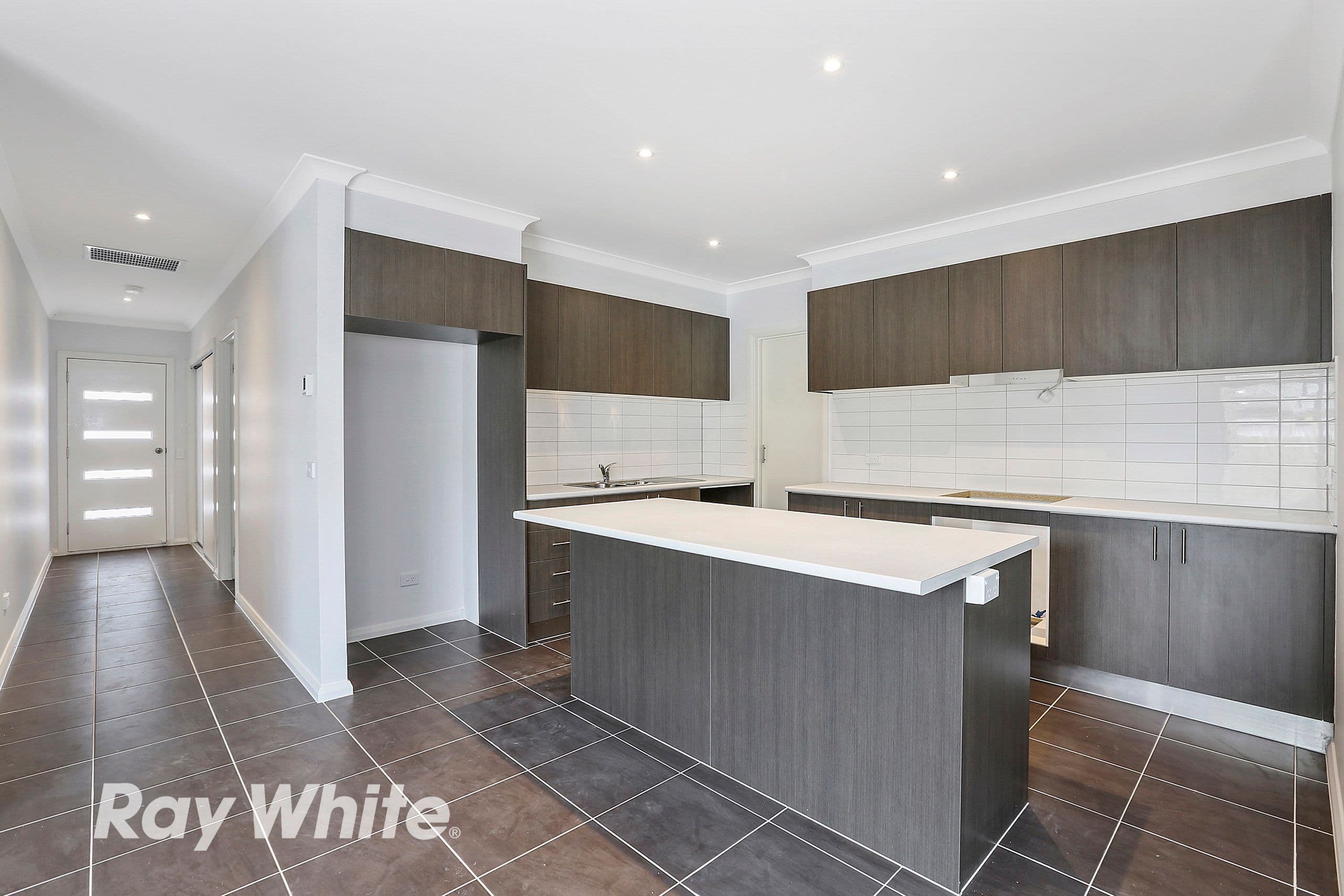 1B Saintfield Street, Lara VIC 3212, Lara - Thumbnail 2