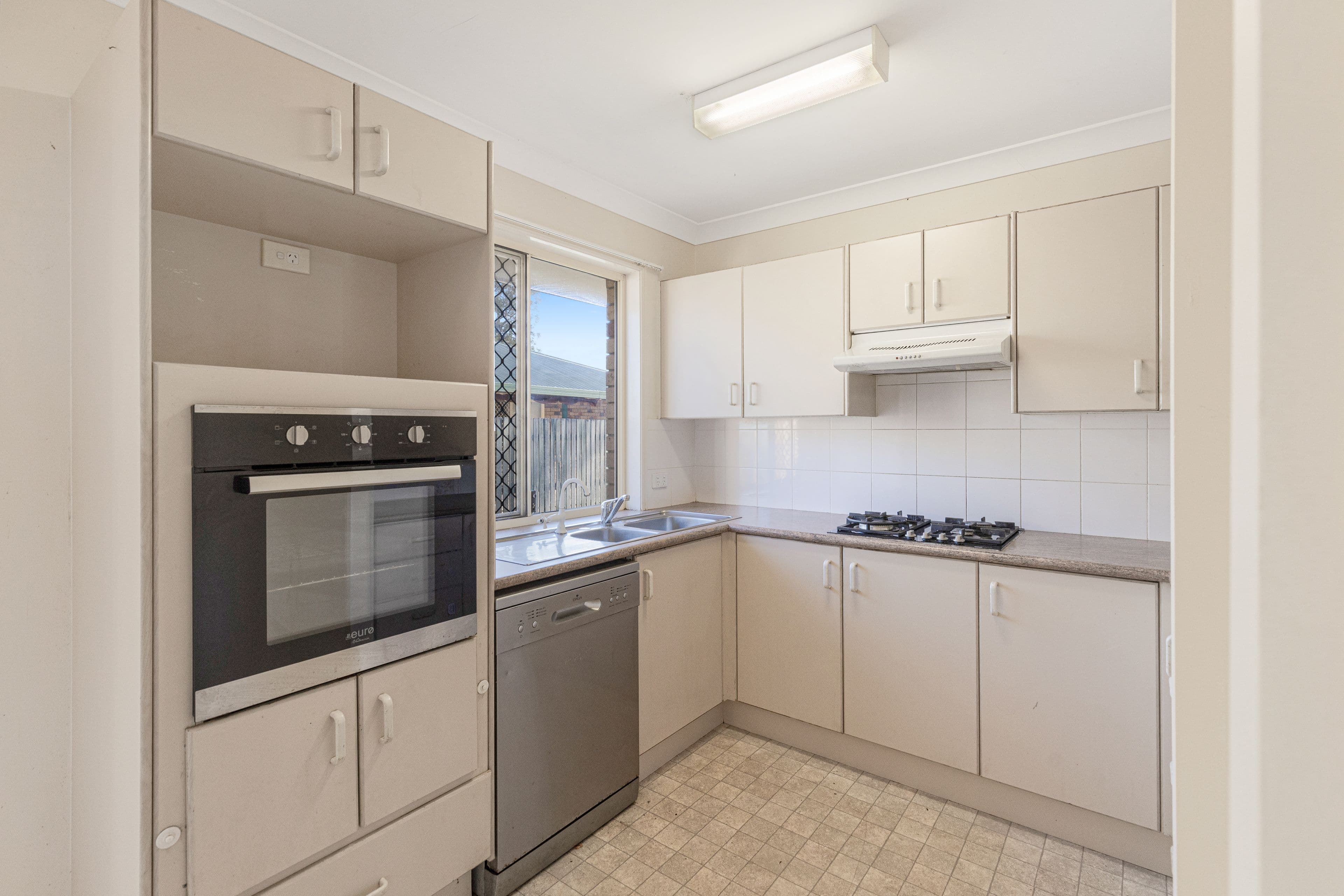 29 Joseph Street, Oakey QLD 4401, Oakey - Thumbnail 2