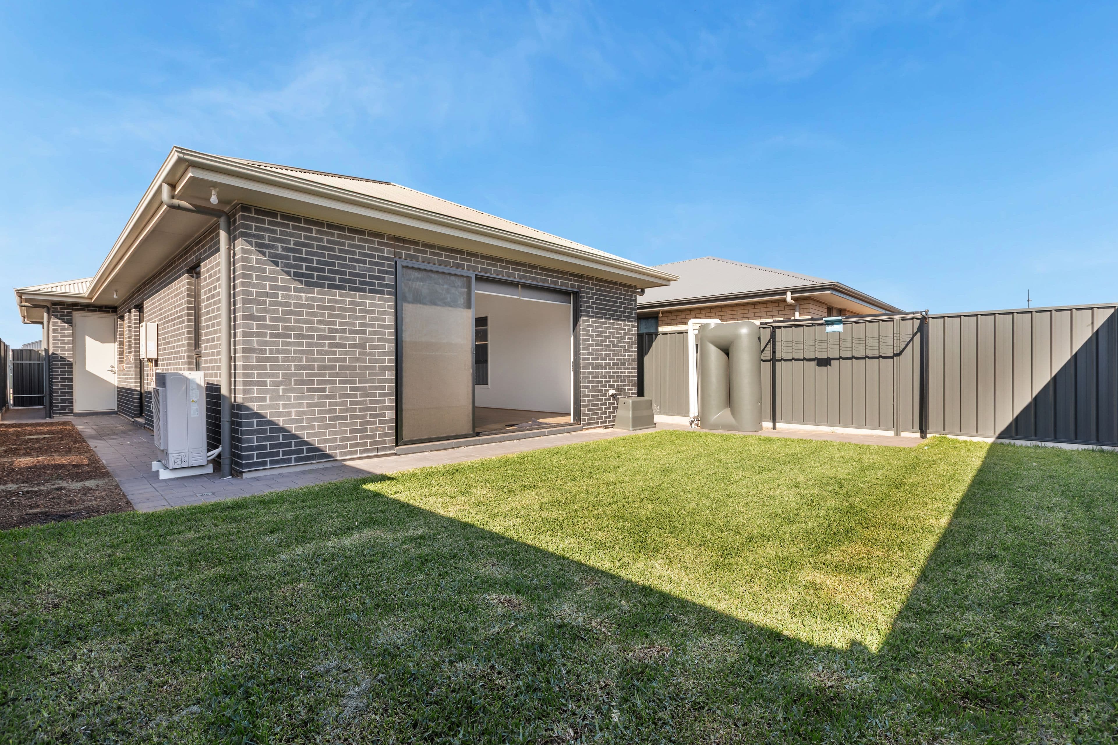 11 Gooloowan Circle, BRASSALL QLD 4305, Brassall - Thumbnail 4