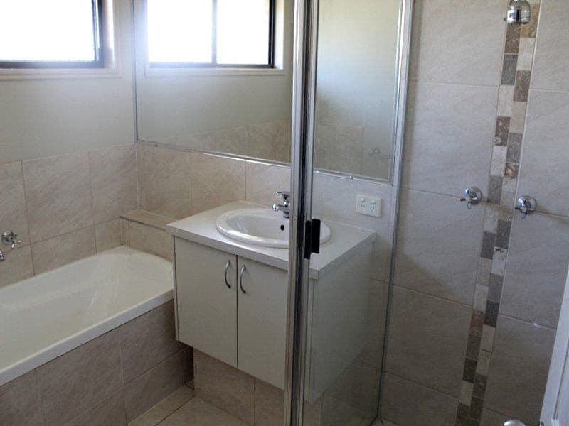 4 Mooney Crescent, Emerald QLD 4720, Emerald - Thumbnail 6