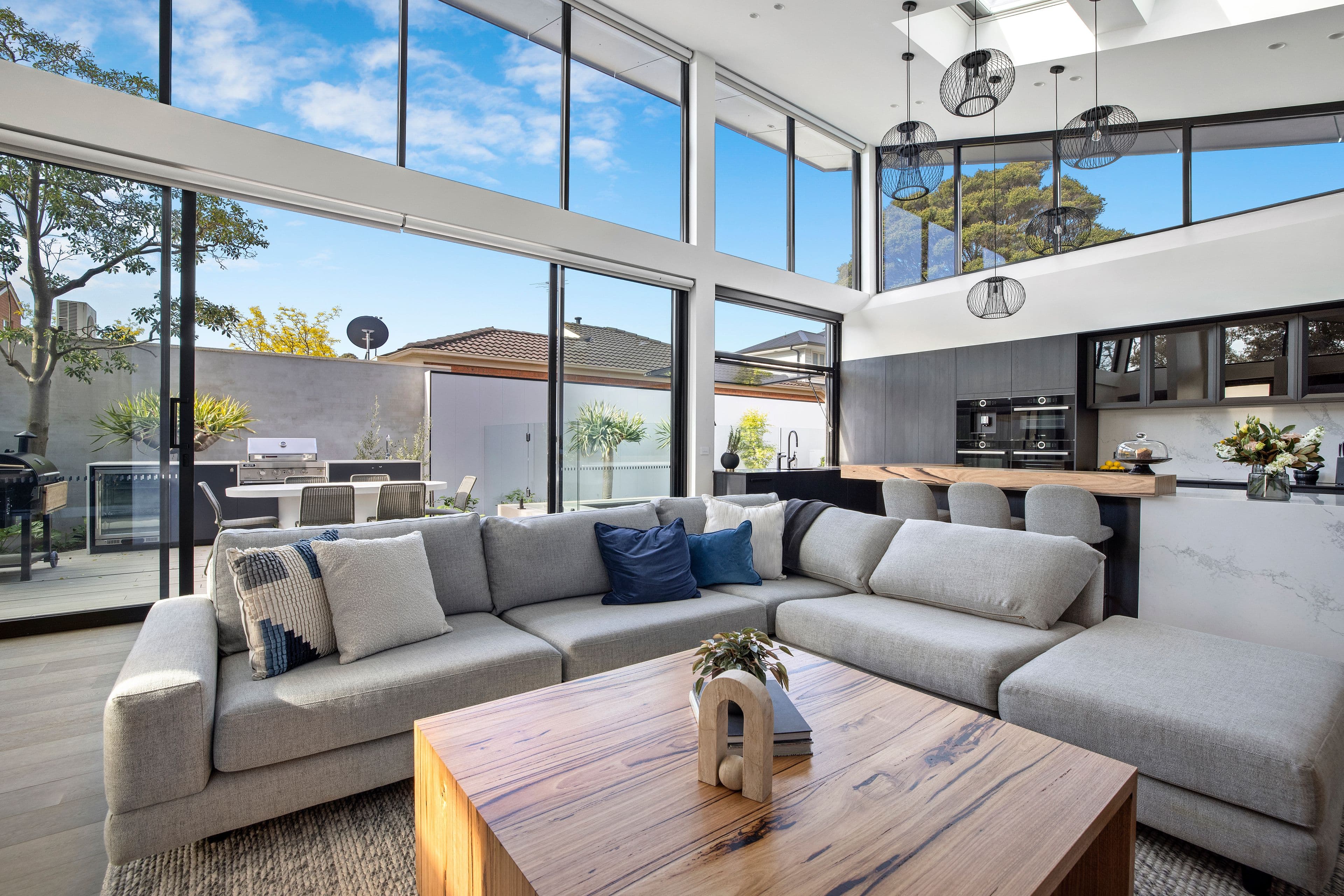 10 Bronte Court, Hampton VIC 3188, Hampton - Thumbnail 2