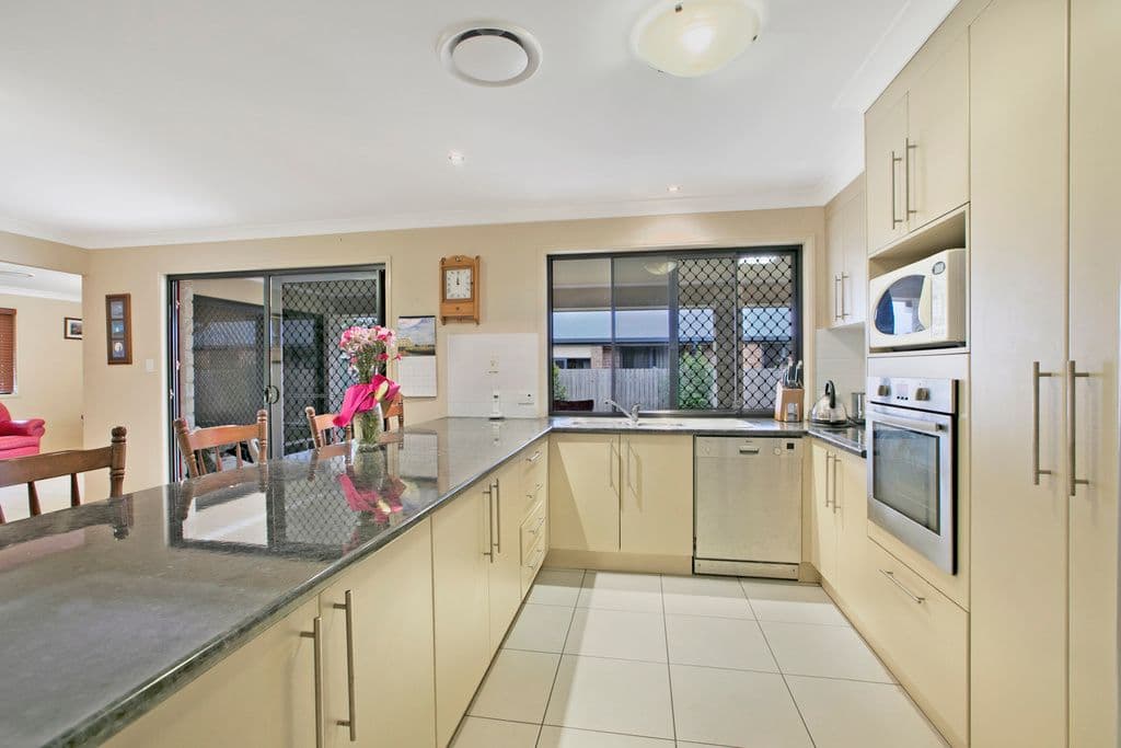 21 Honeygem Place, BIRKDALE QLD 4159, Birkdale - Thumbnail 2