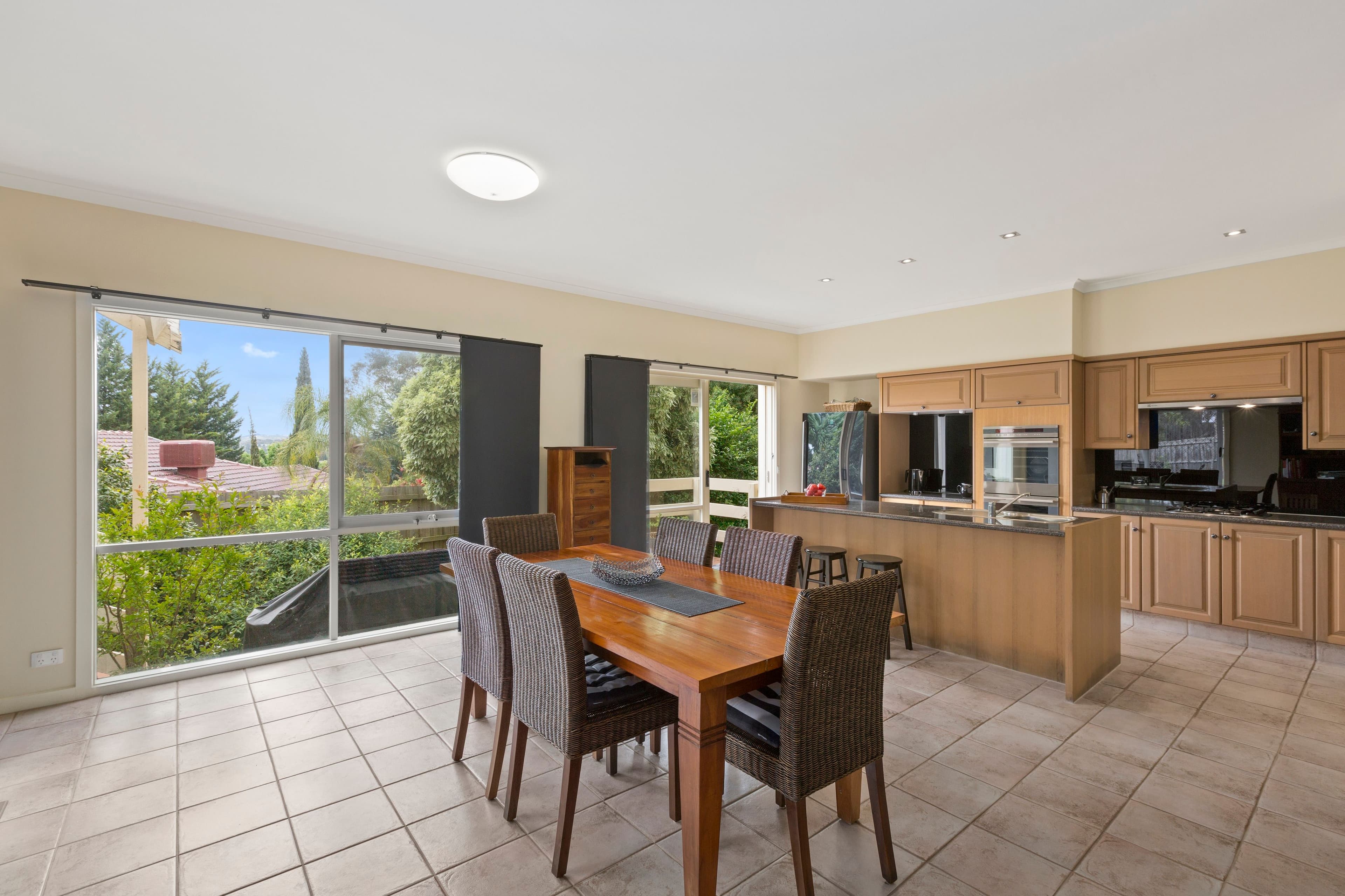 16 Monomeath Close, Doncaster East VIC 3109, Doncaster East - Thumbnail 4