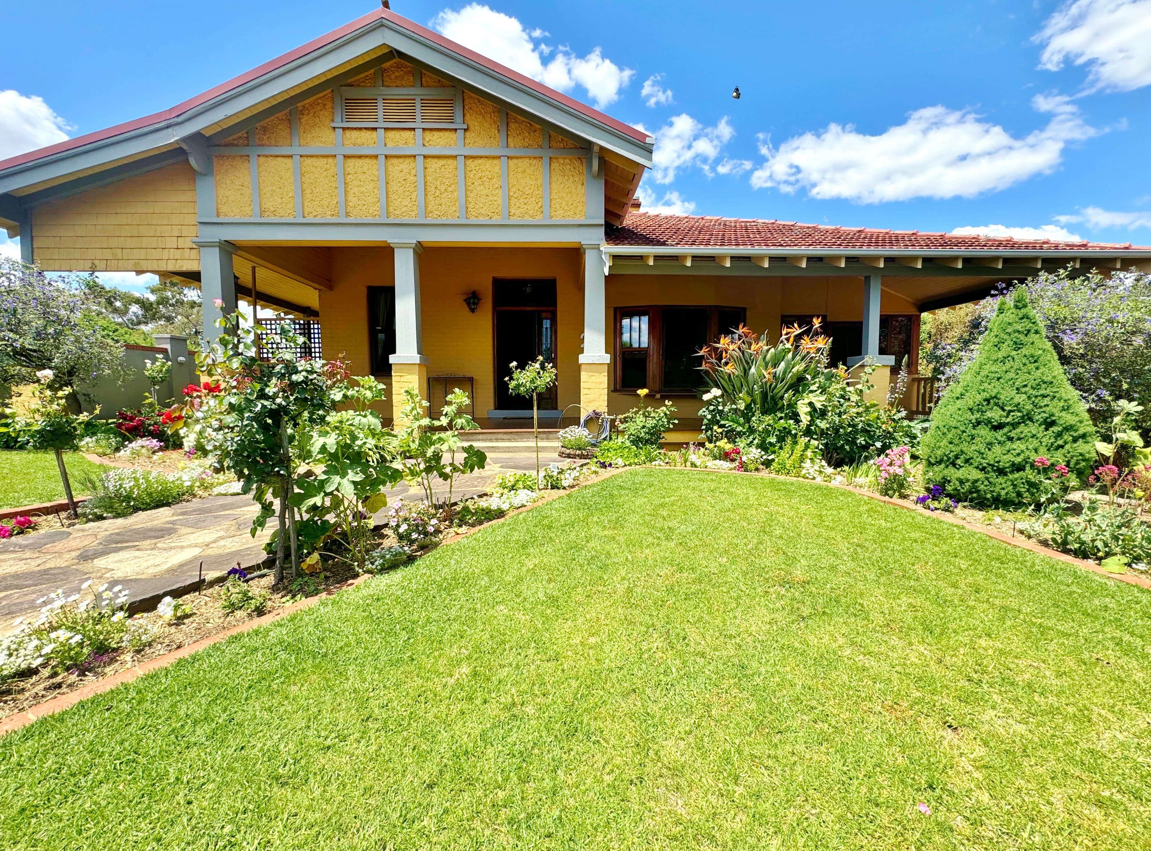 2 Lynch Street, Young NSW 2594, Young - Image 1