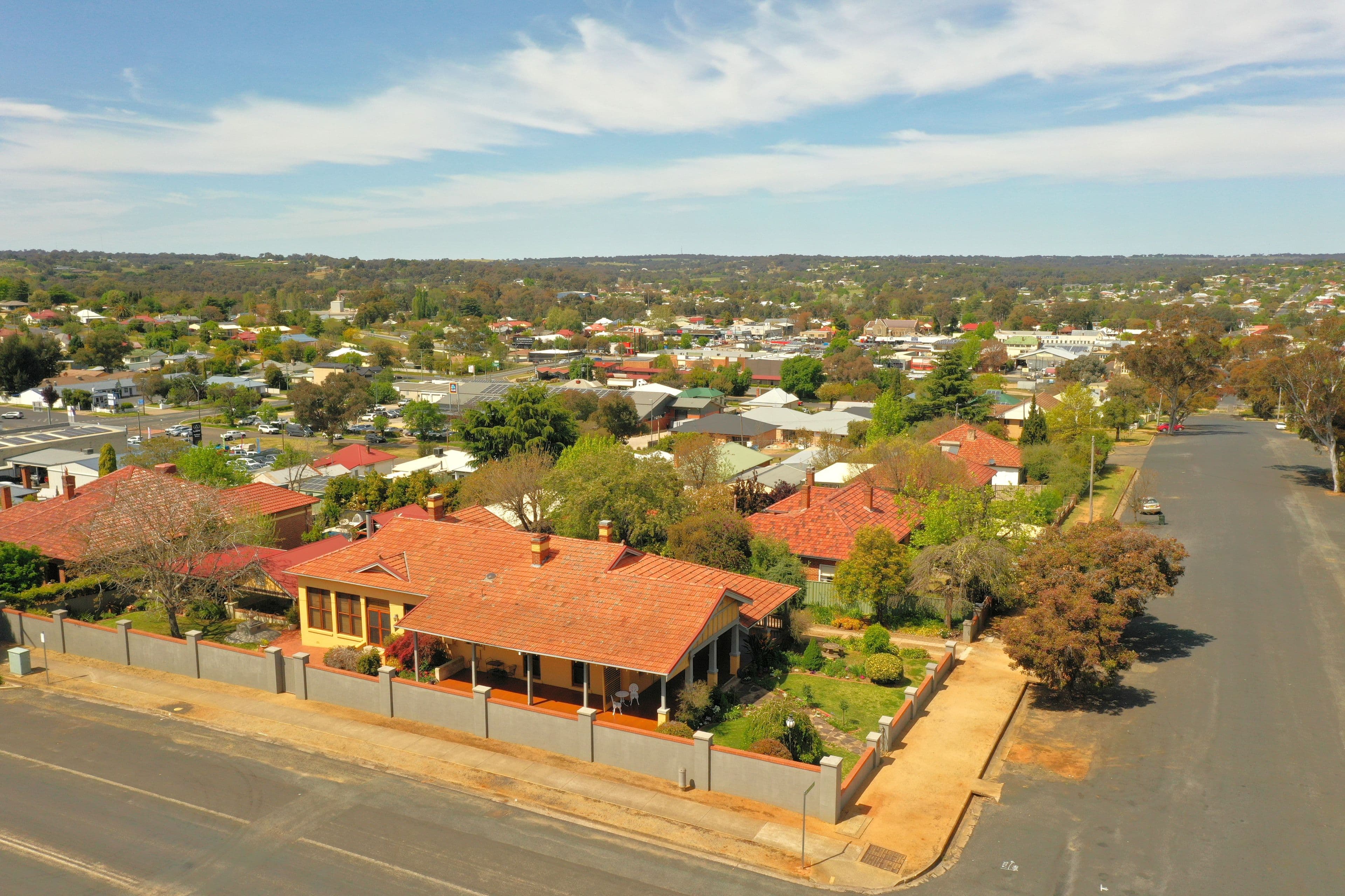 2 Lynch Street, Young NSW 2594, Young - Thumbnail 2