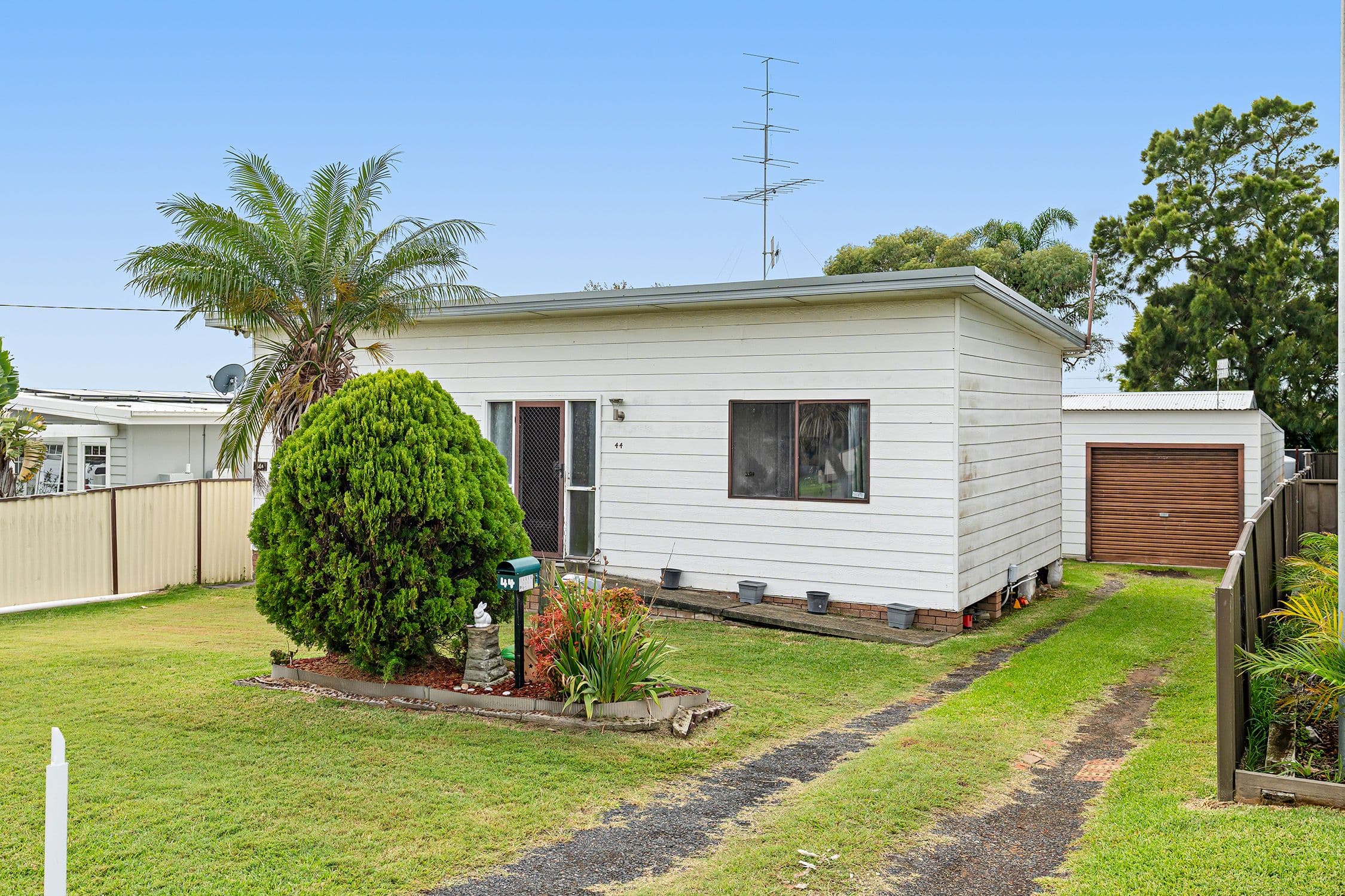 44 Dampier Boulevard, Killarney Vale NSW 2261, Killarney Vale - Thumbnail 2