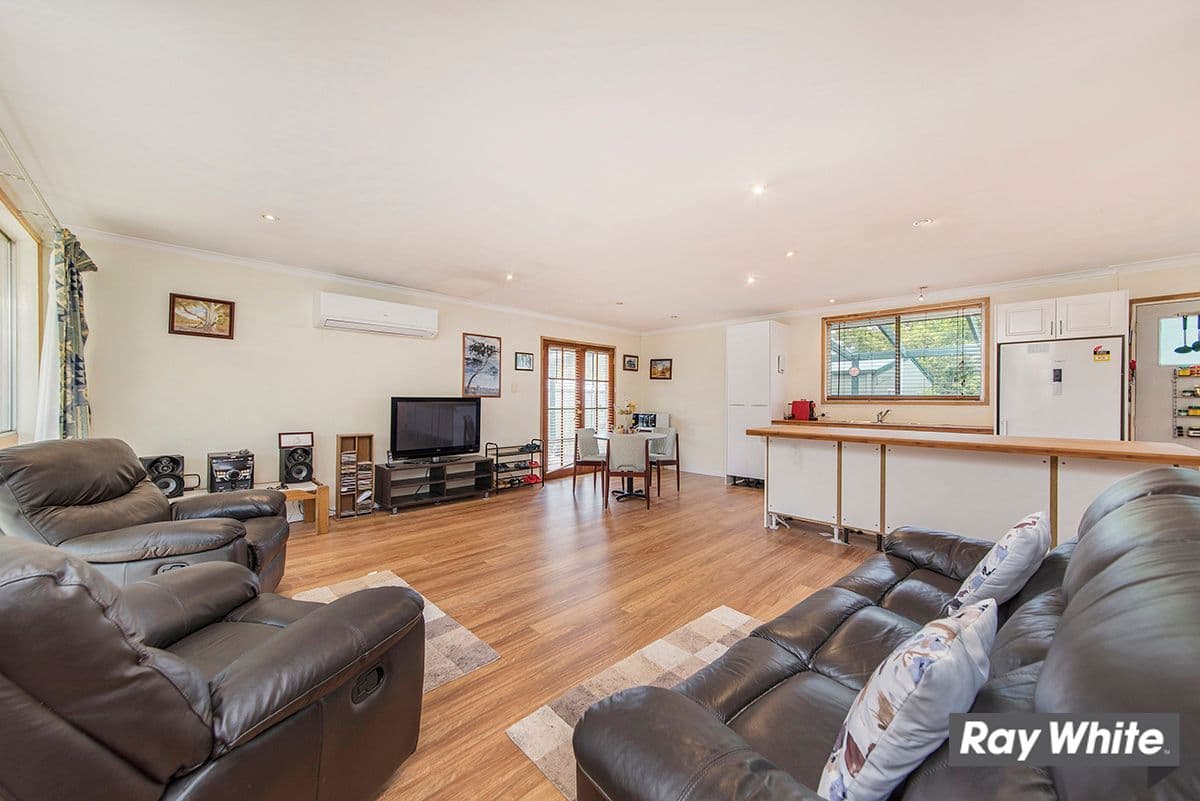 9 Gundulu Place, Giralang ACT 2617, Giralang - Thumbnail 2