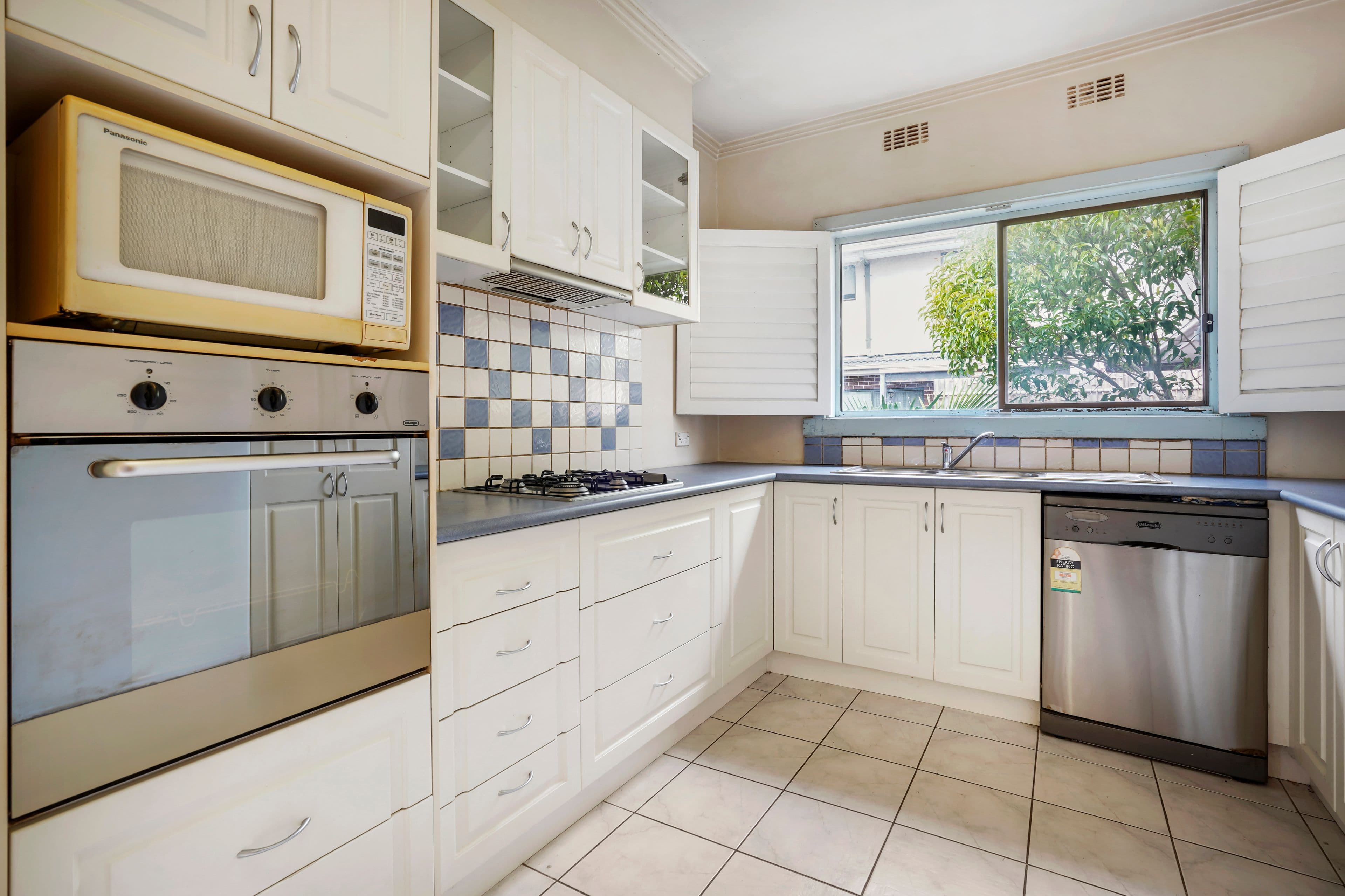 8 Mountain Crescent, Mulgrave VIC 3170, Mulgrave - Thumbnail 3