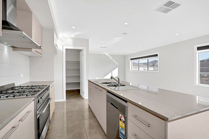20 Ashbourne Boulevard, Donnybrook VIC 3064, Donnybrook - Thumbnail 2