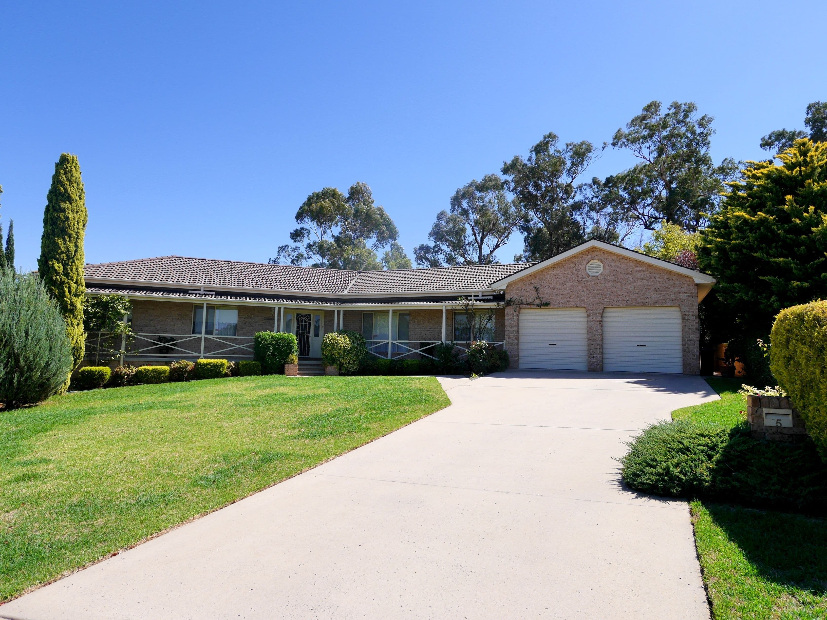 5 Banksia Close, Cowra - Image 1
