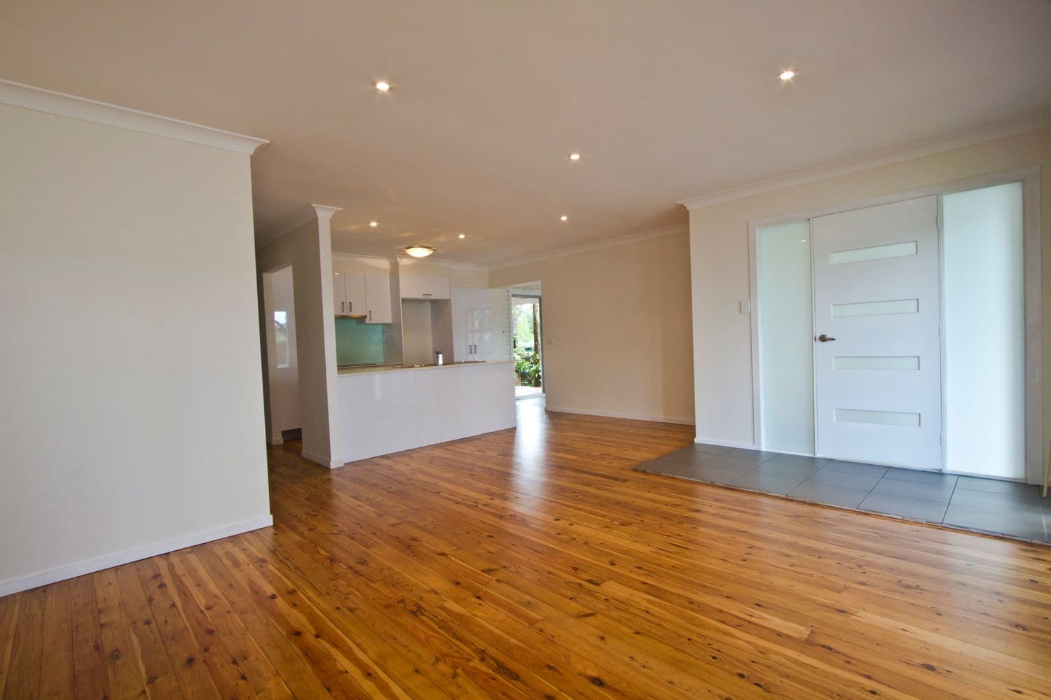 1 Jippi Avenue, Southport QLD 4215, Southport - Thumbnail 2