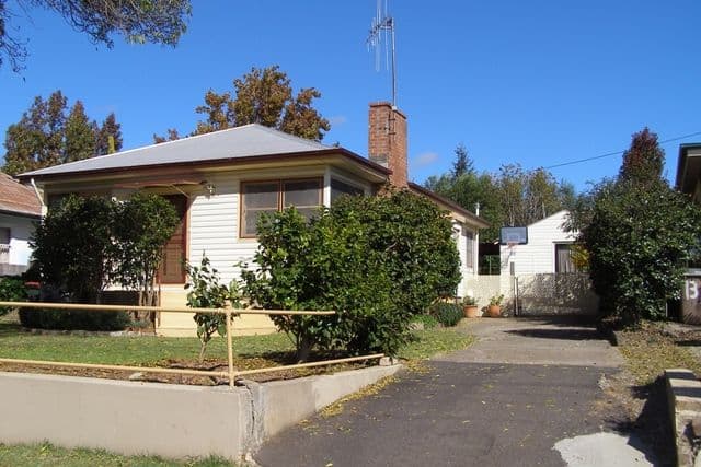 11 Burrendong Way, ORANGE NSW 2800, Orange - Image 1