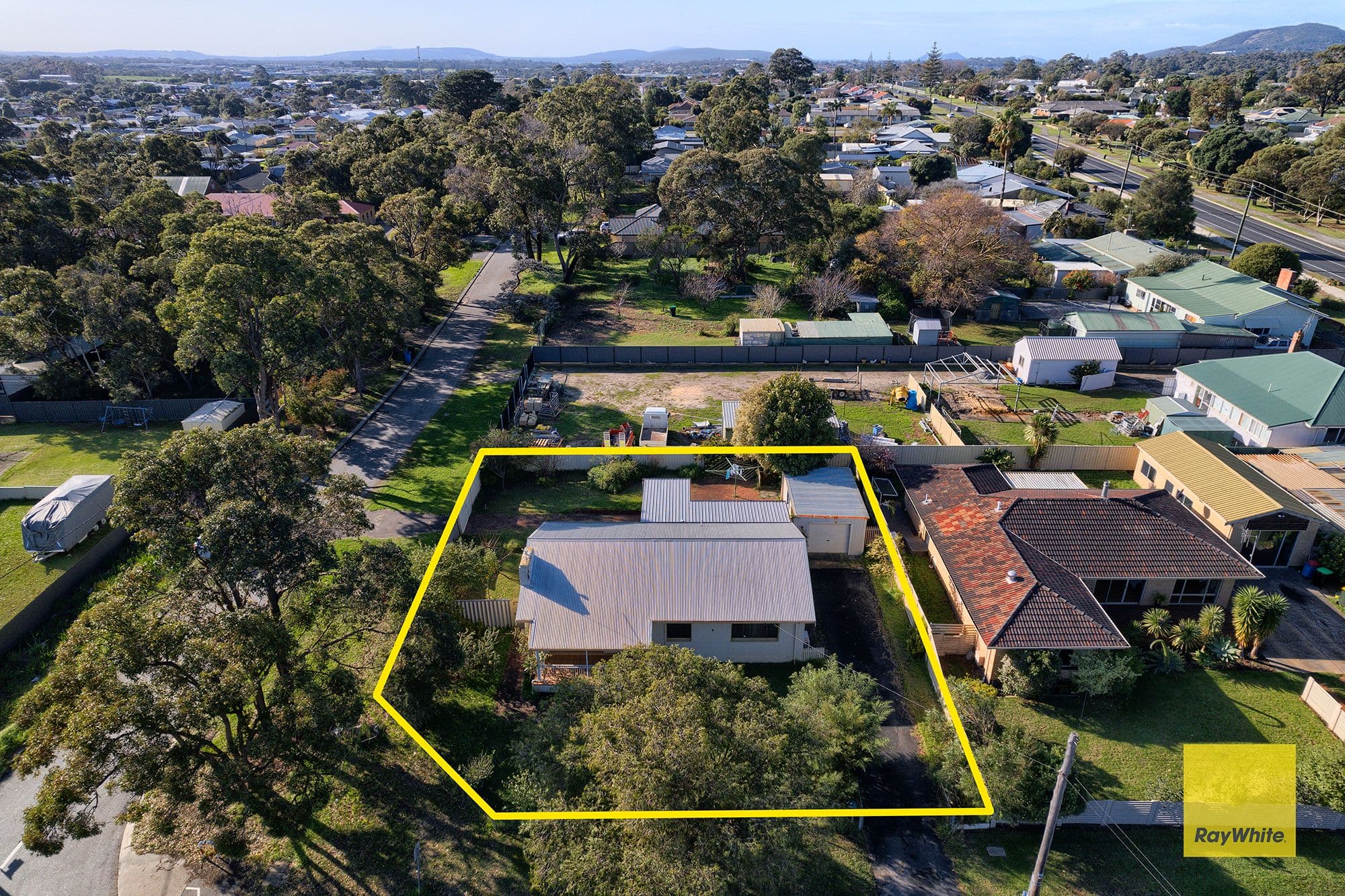 6 Le Grande Avenue, Orana WA 6330, Orana - Image 1