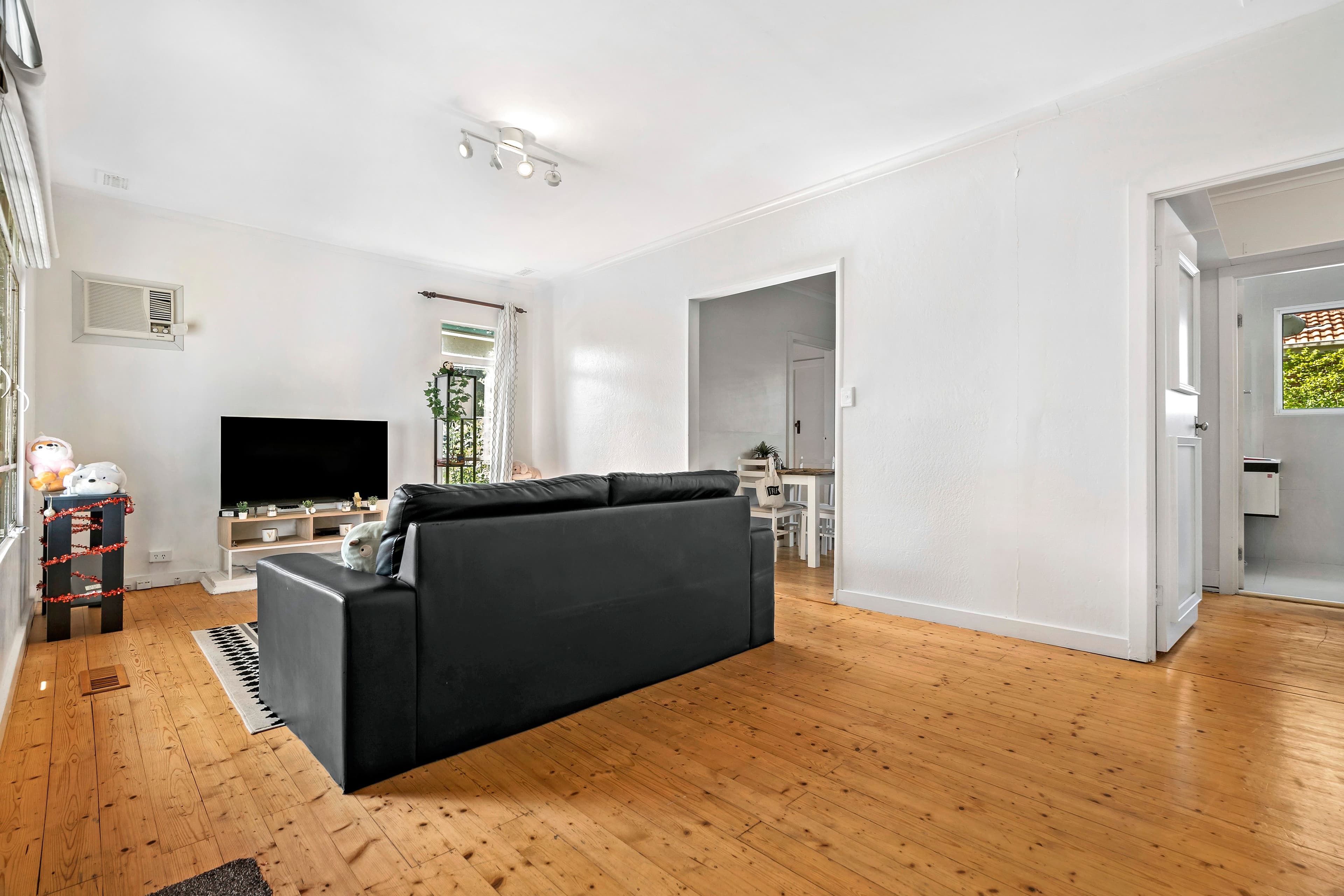 12 Euroka Street, Chadstone VIC 3148, Chadstone - Thumbnail 4