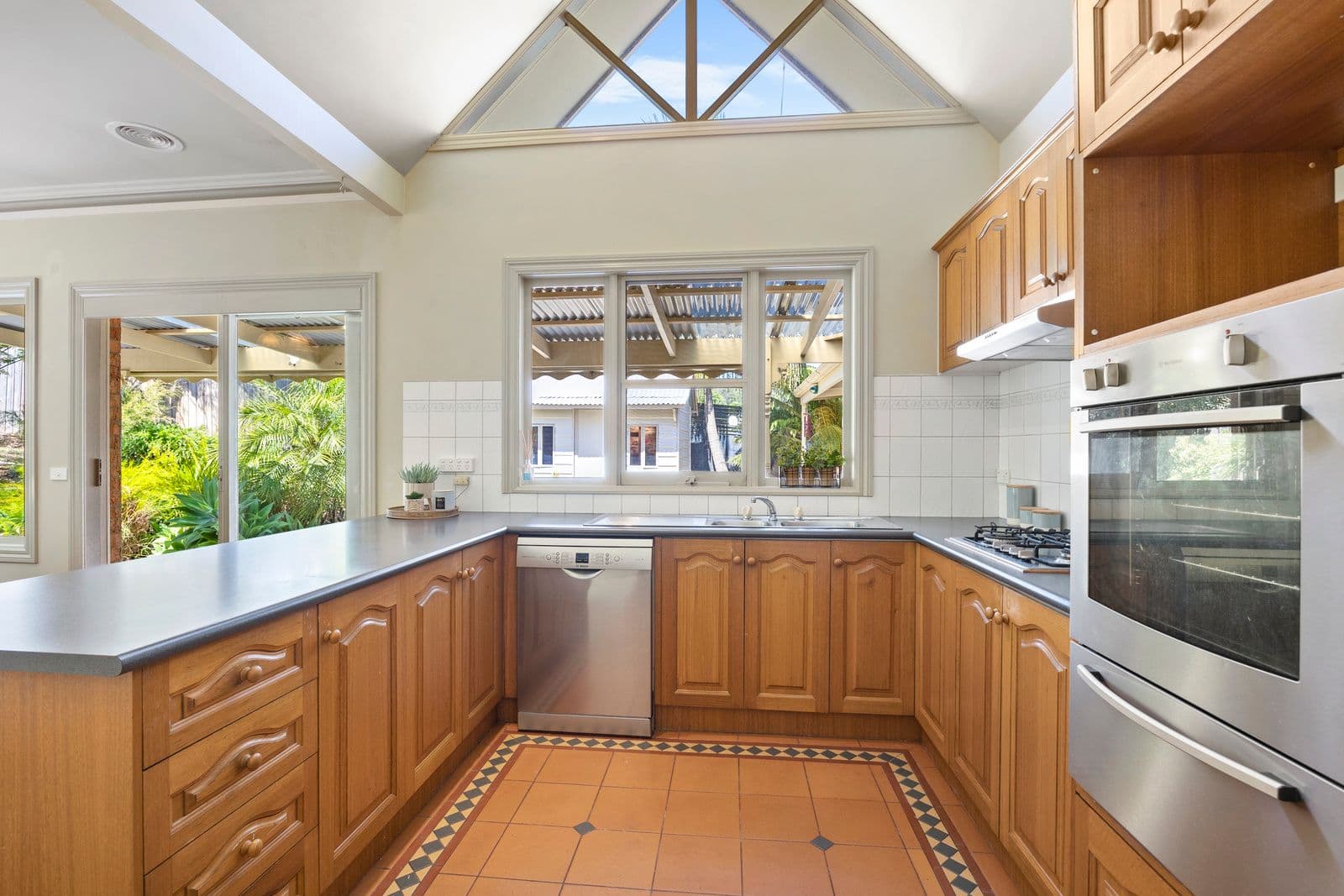 8 Pearl Court, Mount Evelyn VIC 3796, Mount Evelyn - Thumbnail 2
