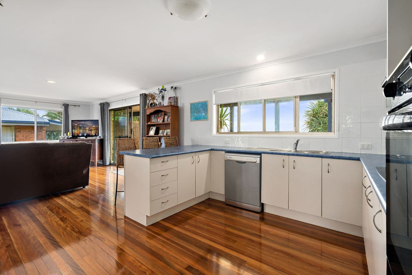 28 Bayside Drive, Beachmere QLD 4510, Beachmere - Thumbnail 5