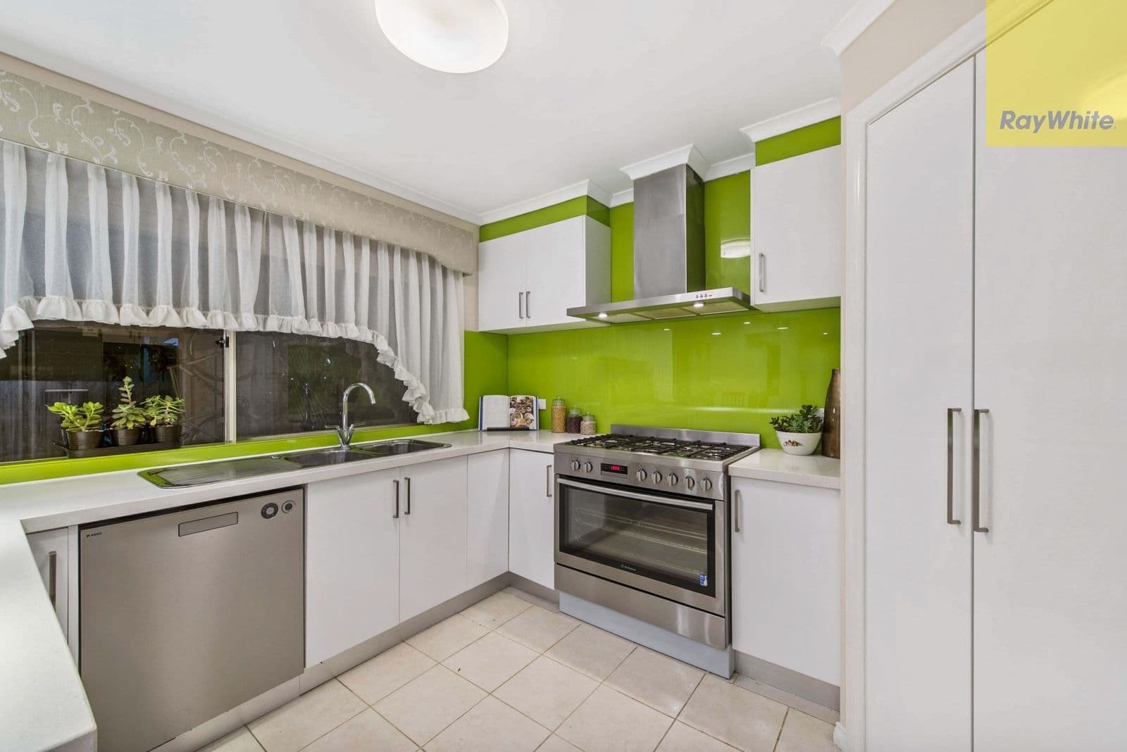 4 Charles Court, Sydenham VIC 3037, Sydenham - Thumbnail 3