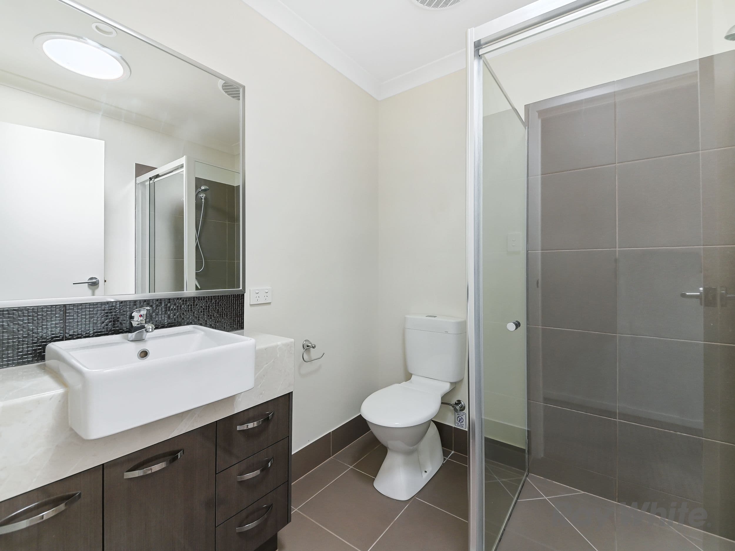 5 Cairncross Lane, Kensington VIC 3031, Kensington - Thumbnail 3
