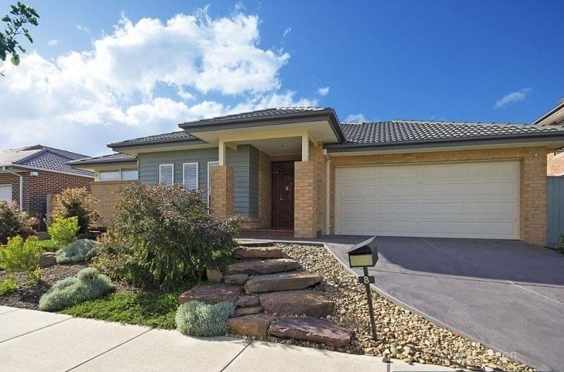 8 Grand Manor Drive, Berwick VIC 3806, Berwick - Thumbnail 2