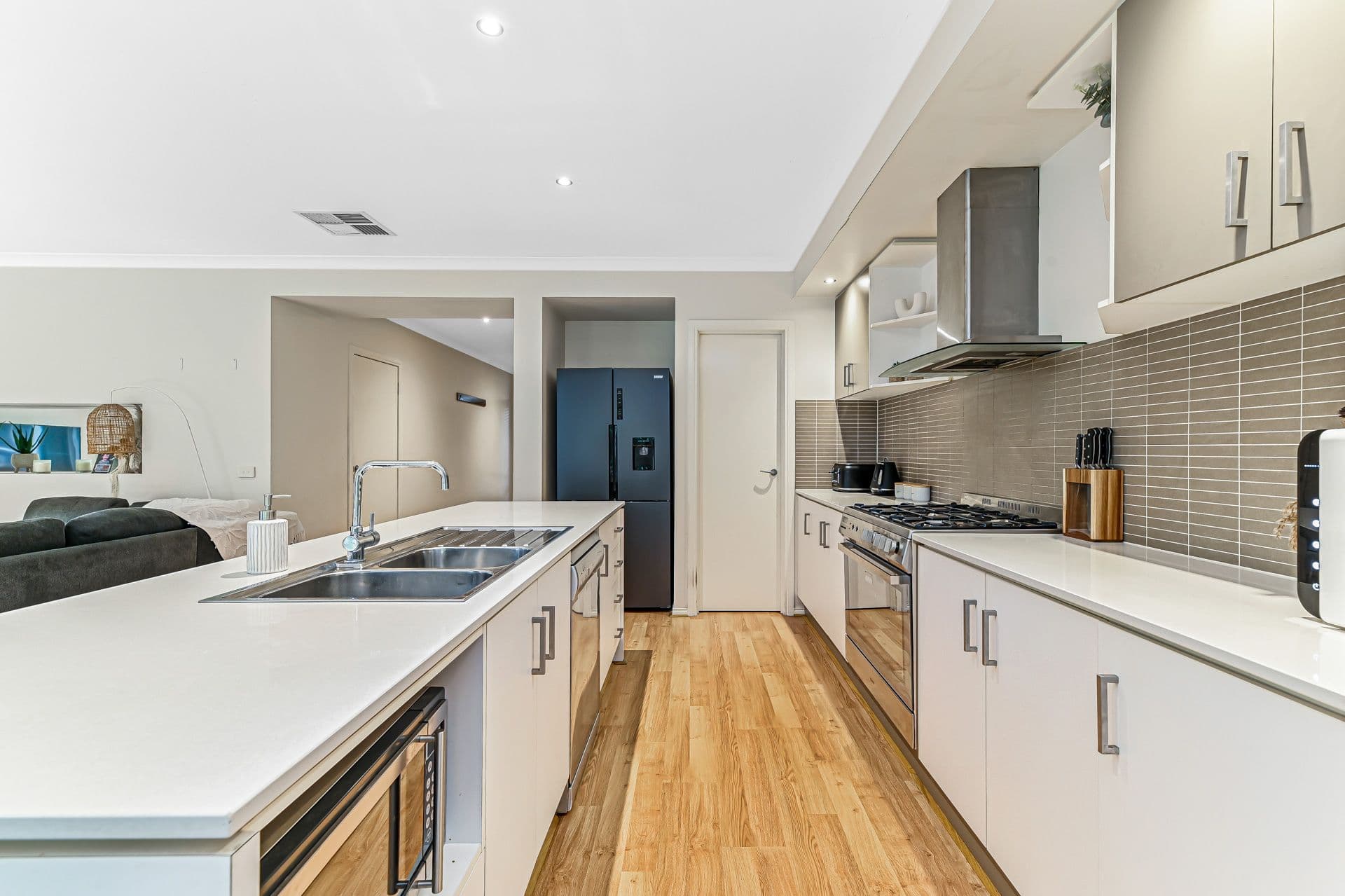 8 Grand Manor Drive, Berwick VIC 3806, Berwick - Thumbnail 6