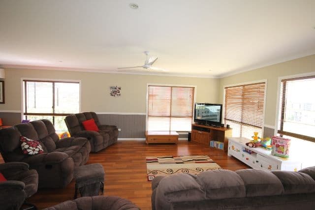 52 Southern Cross Drive, DALBY QLD 4405, Dalby - Thumbnail 3