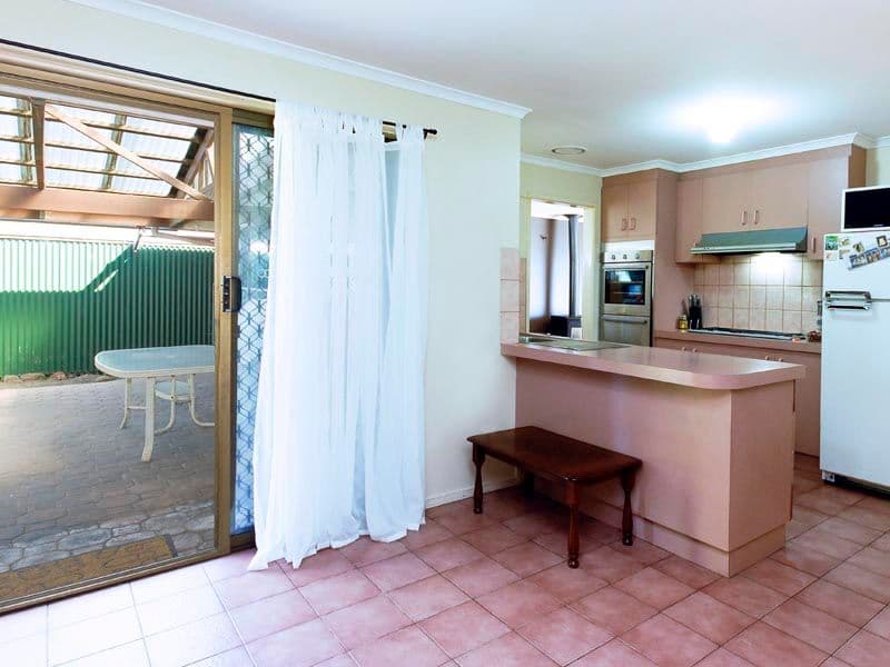 9 Ottoman Court, ST ALBANS PARK VIC 3219, St Albans Park - Thumbnail 4