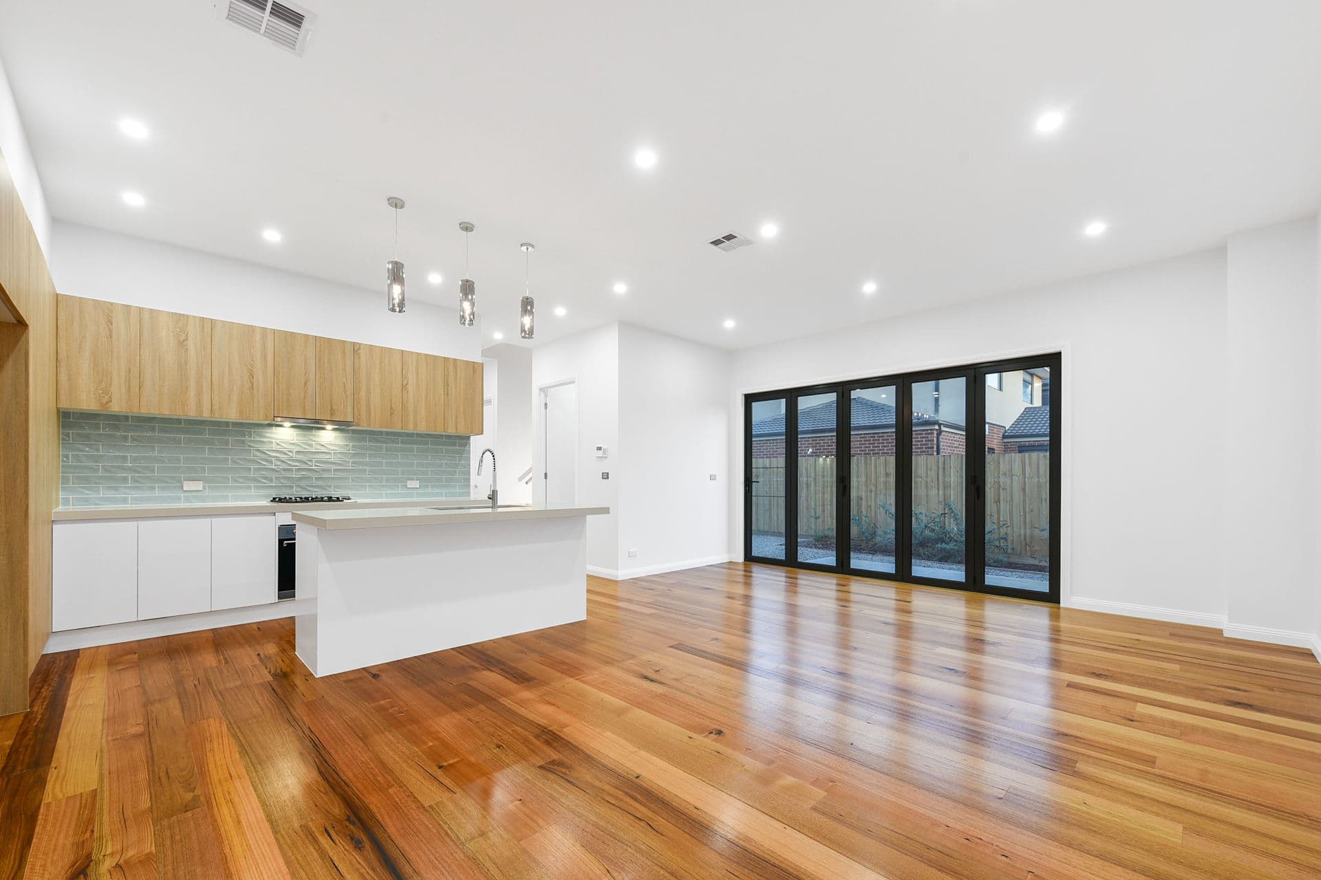 33B Crocus Crescent, Glen Waverley VIC 3150, Glen Waverley - Thumbnail 2