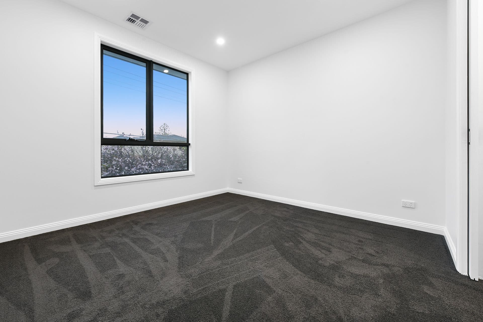 33B Crocus Crescent, Glen Waverley VIC 3150, Glen Waverley - Thumbnail 3