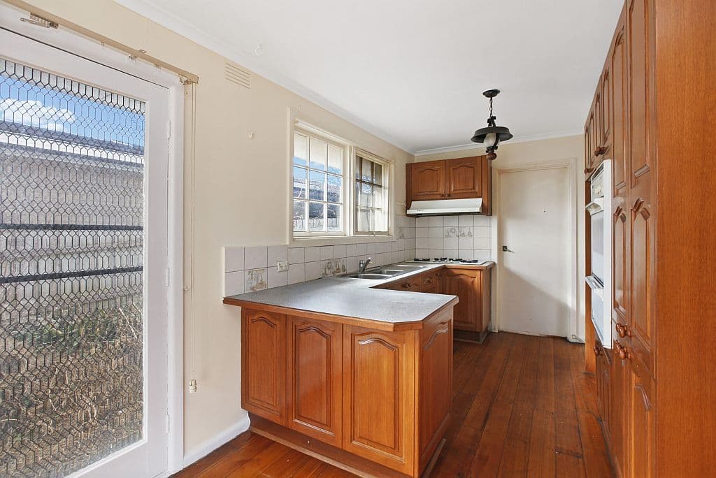 8 Huskisson Avenue, Lalor VIC 3075, Lalor - Thumbnail 2