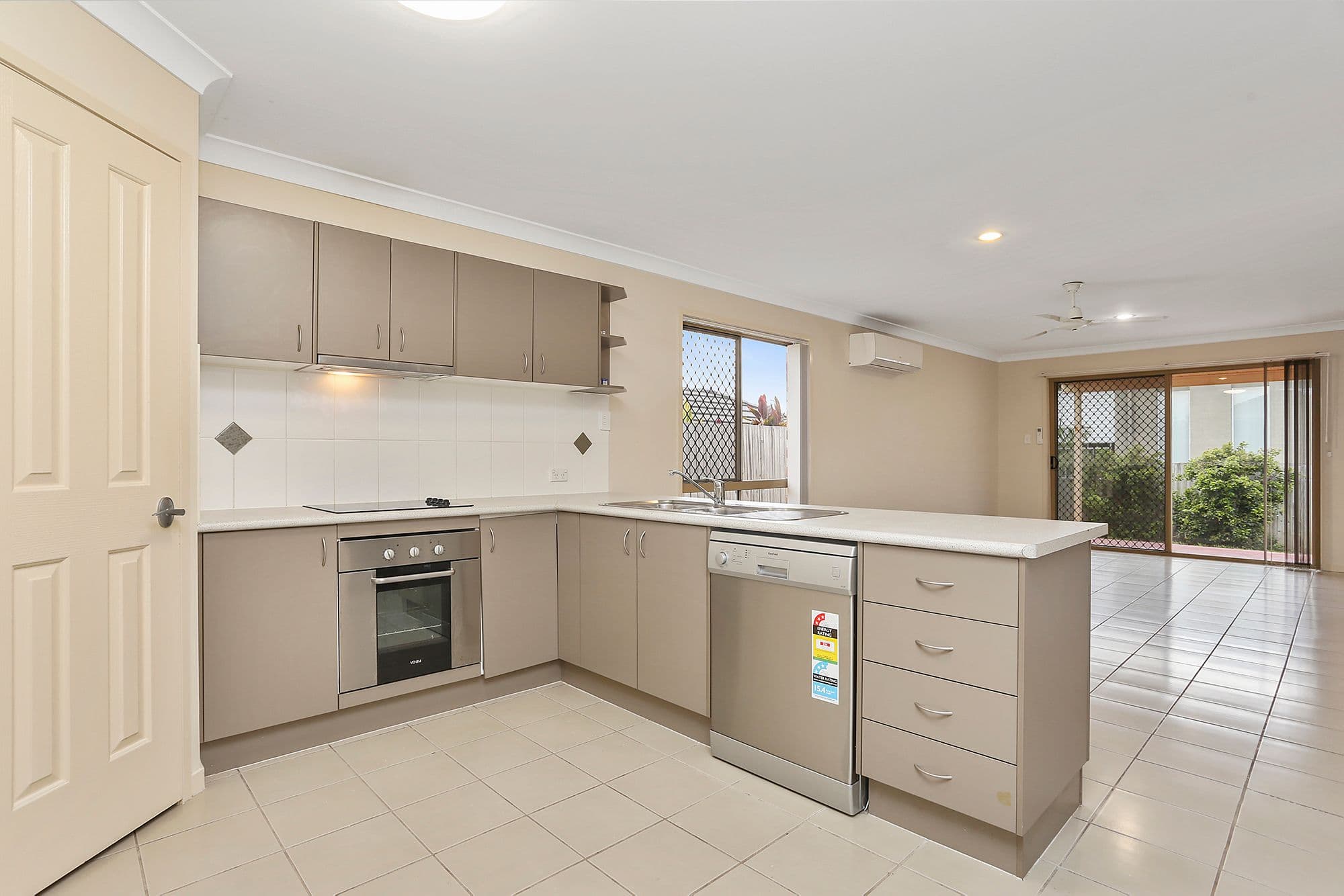 8 Barrington Street, Springfield Lakes QLD 4300, Springfield Lakes - Thumbnail 3