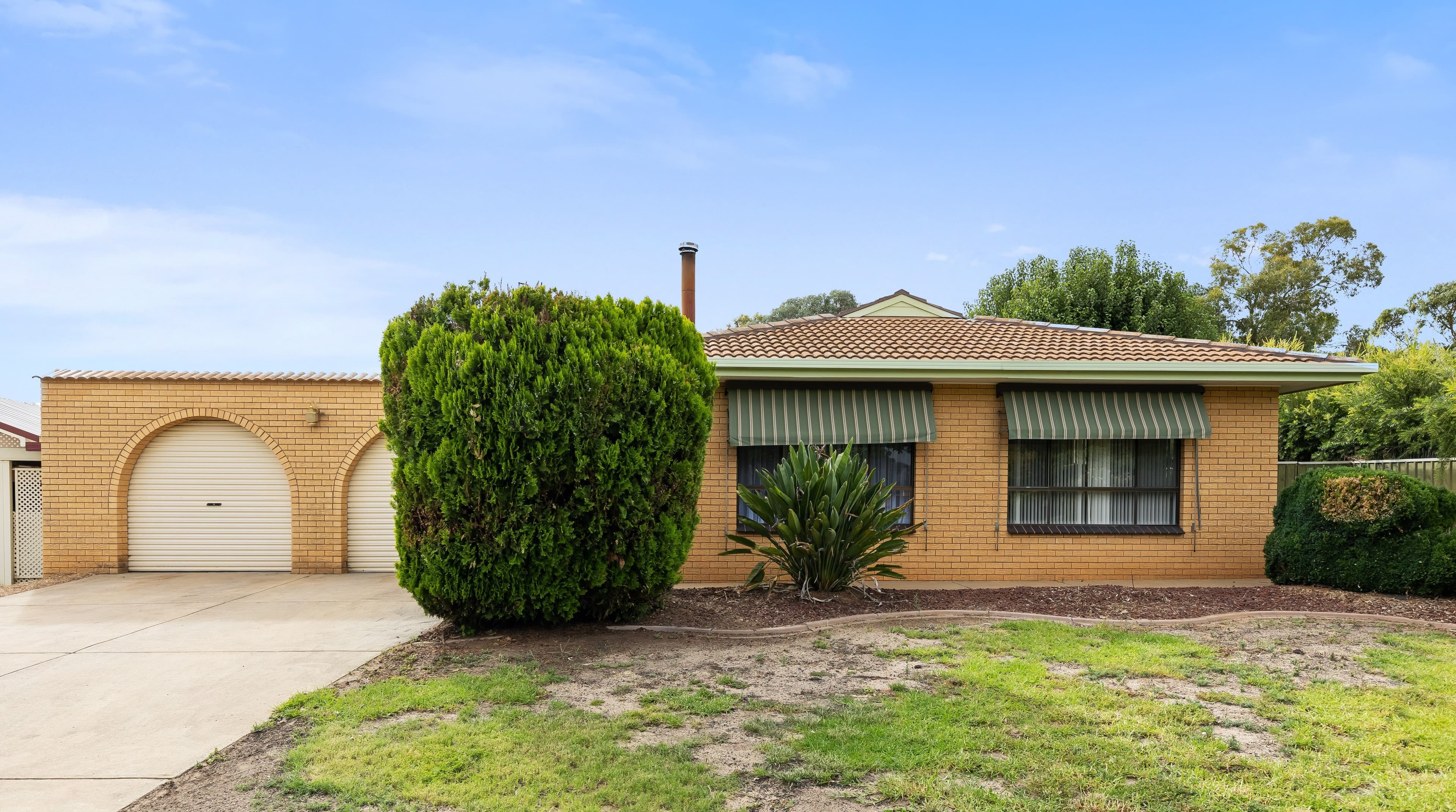 51 Pinaroo Drive, Glenfield Park NSW 2650, Glenfield Park - Image 1