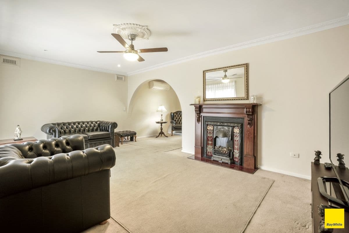 41 Hampstead Drive, Hoppers Crossing VIC 3029, Hoppers Crossing - Thumbnail 2