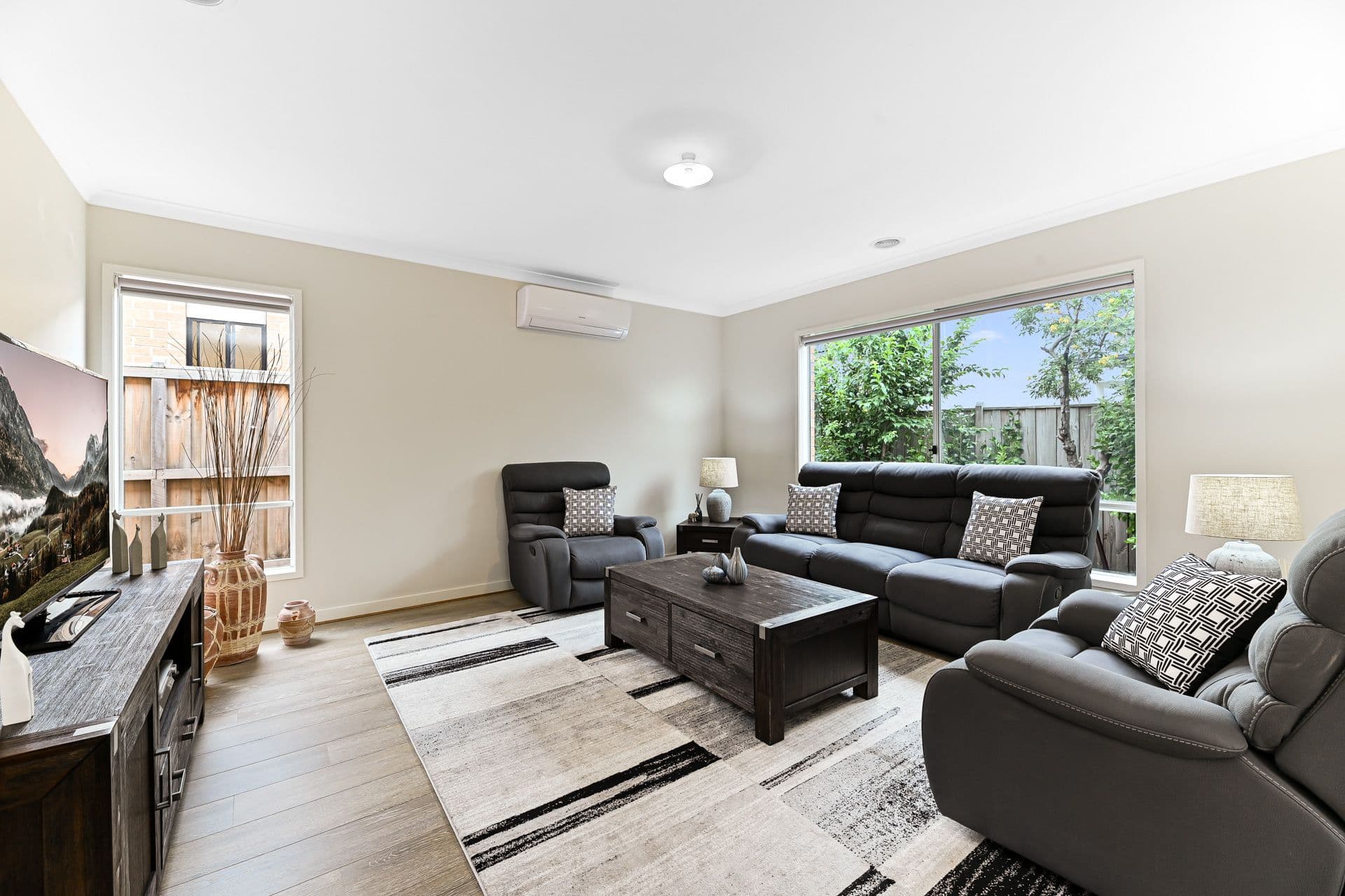 22 Greenslate Street, Clyde North VIC 3978, Clyde North - Thumbnail 3