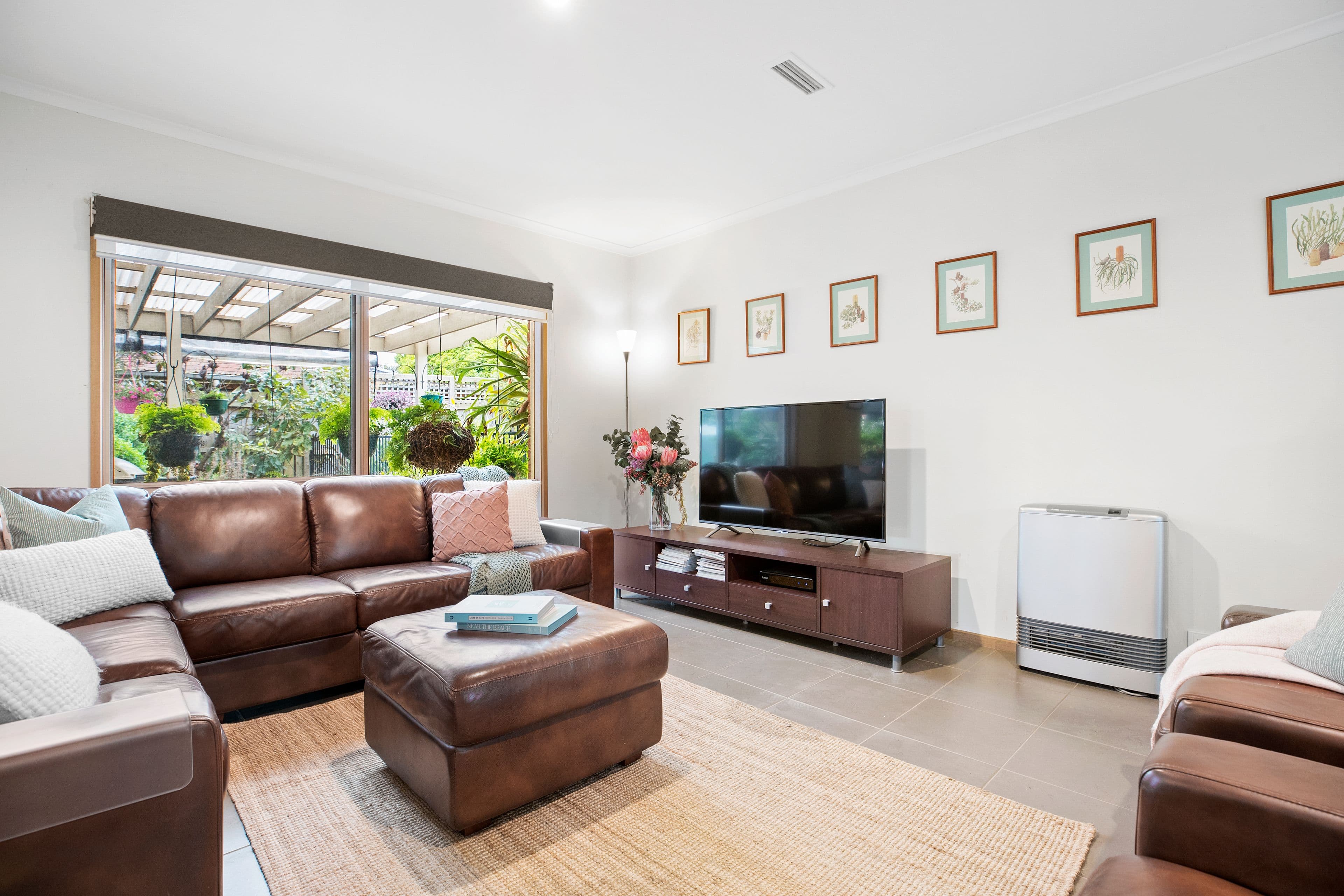 42 Dandelion Drive, Rowville VIC 3178, Rowville - Thumbnail 2