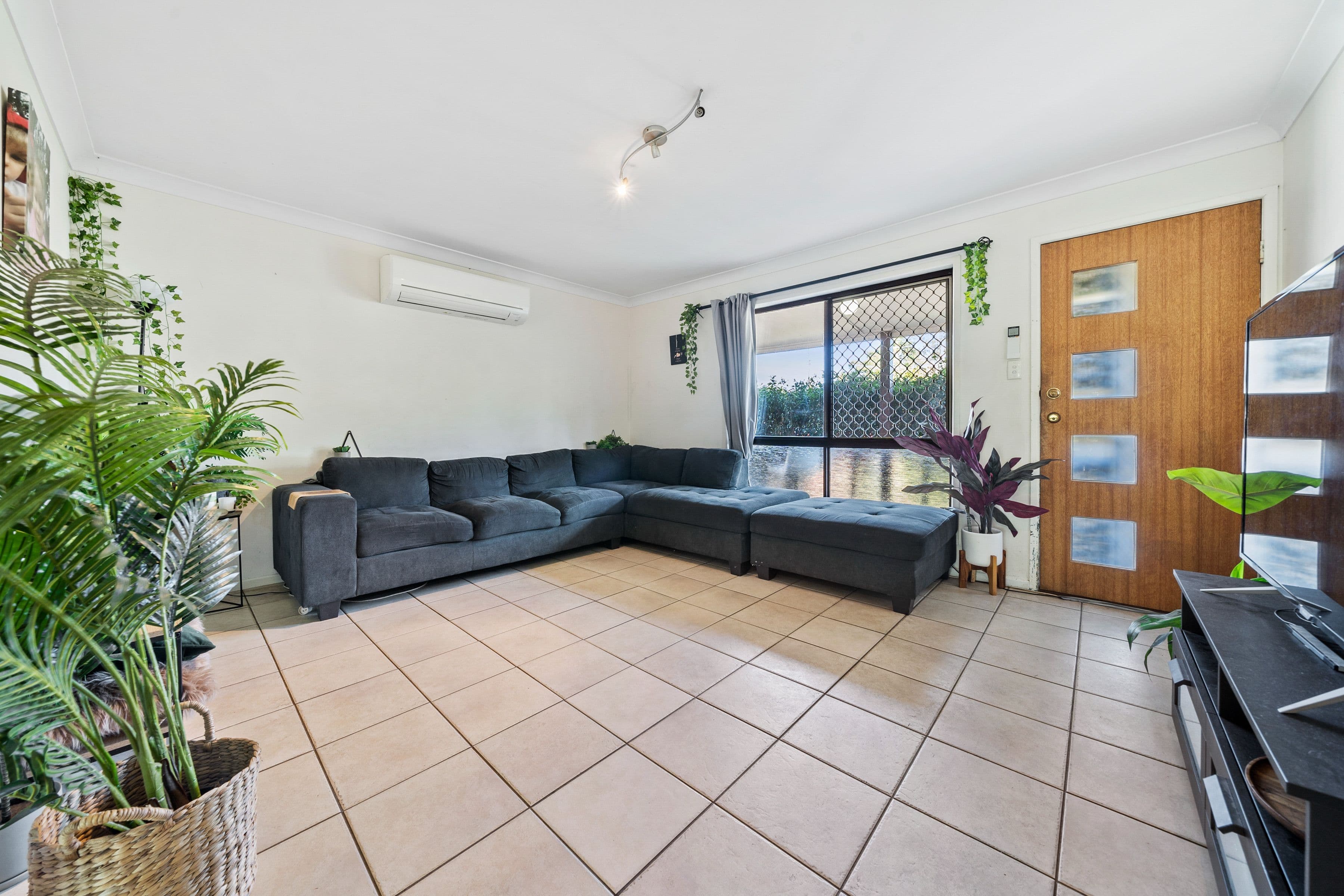 4 Cyril Court, Hillcrest QLD 4118, Hillcrest - Thumbnail 2