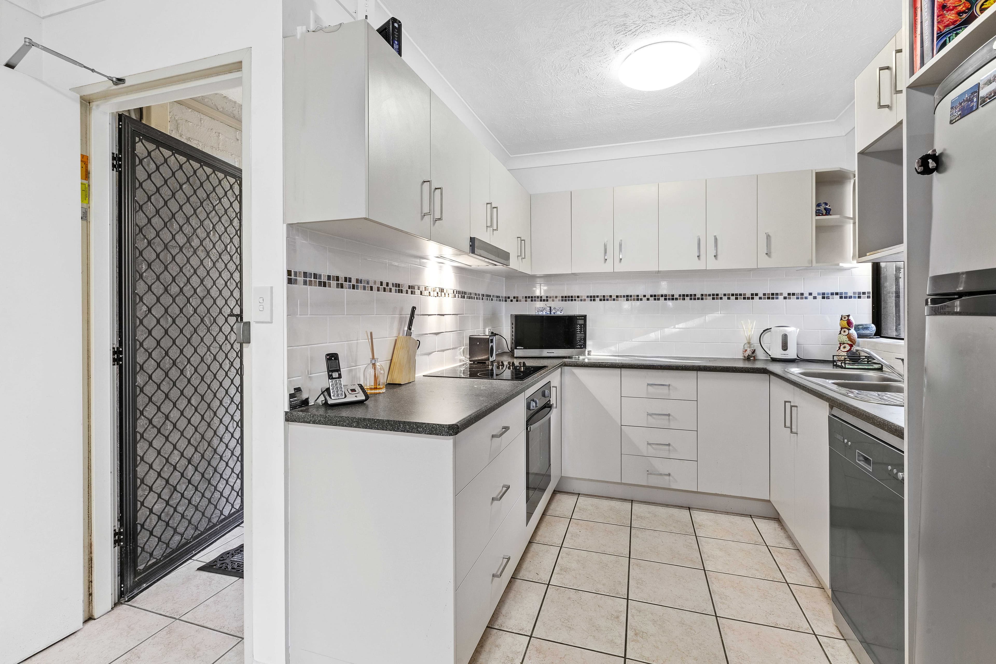 8 Palmer Street, Greenslopes QLD 4120, Greenslopes - Thumbnail 3