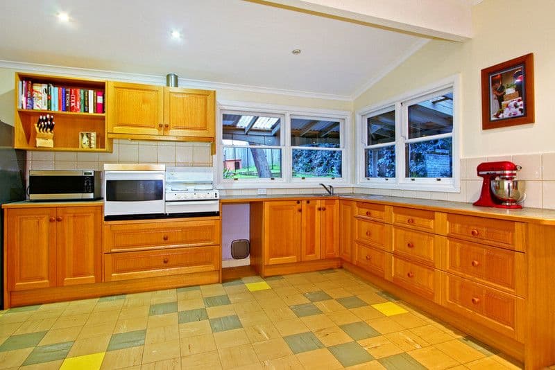 19 CLEMATIS Road, MOUNT EVELYN VIC 3796, Mount Evelyn - Thumbnail 4
