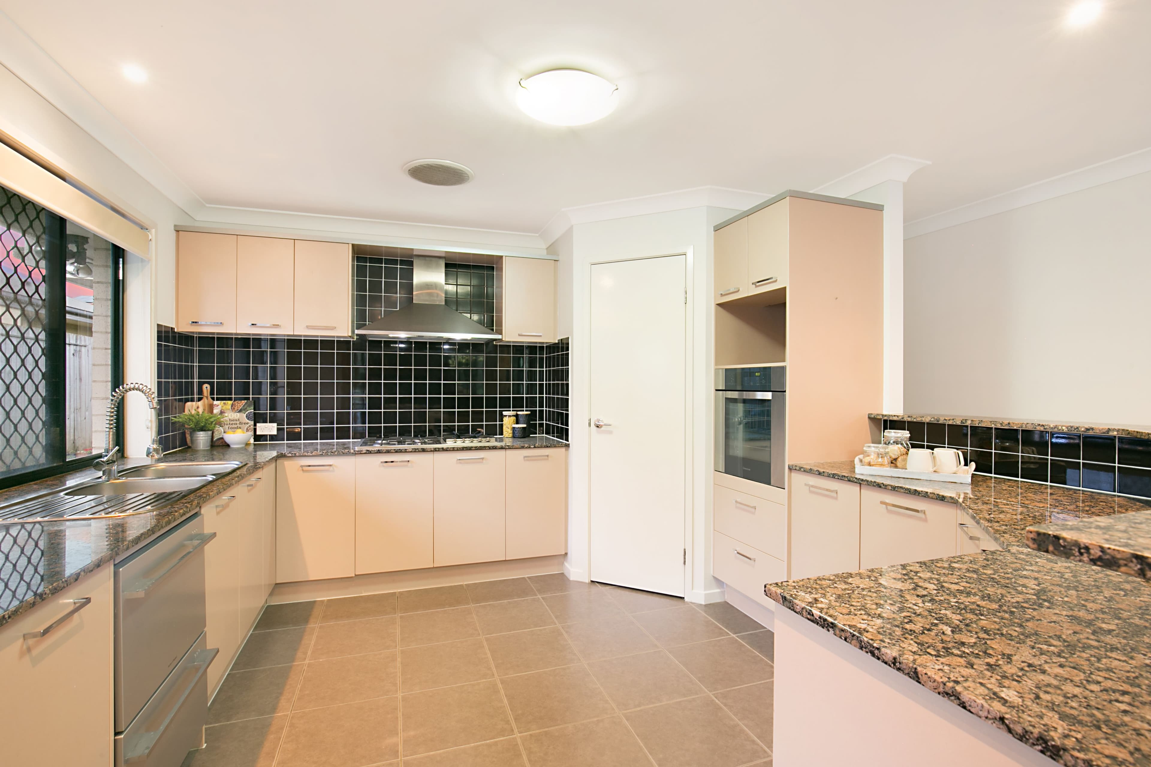 6 Freycinet Place, Calamvale QLD 4116, Calamvale - Thumbnail 5