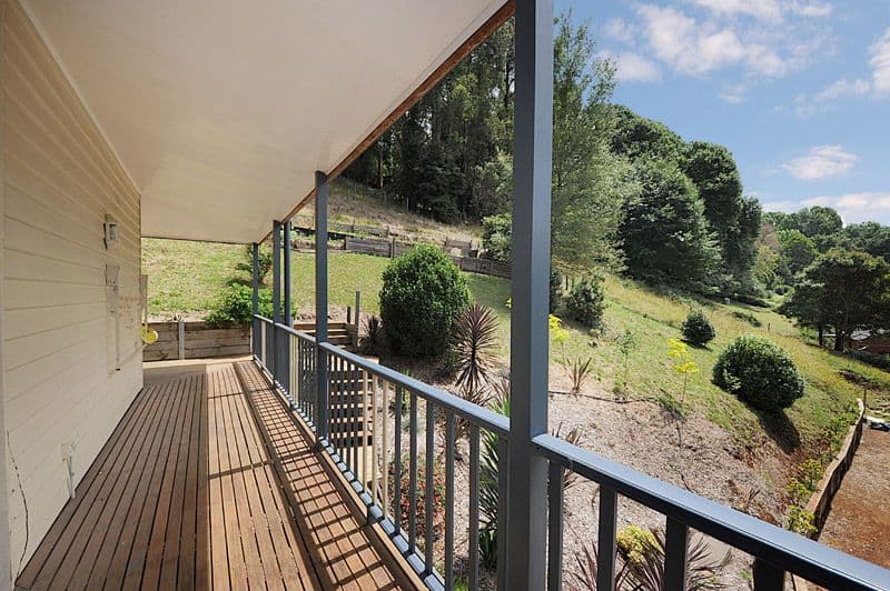 18 Hunter Street, MONBULK VIC 3793, Monbulk - Thumbnail 2
