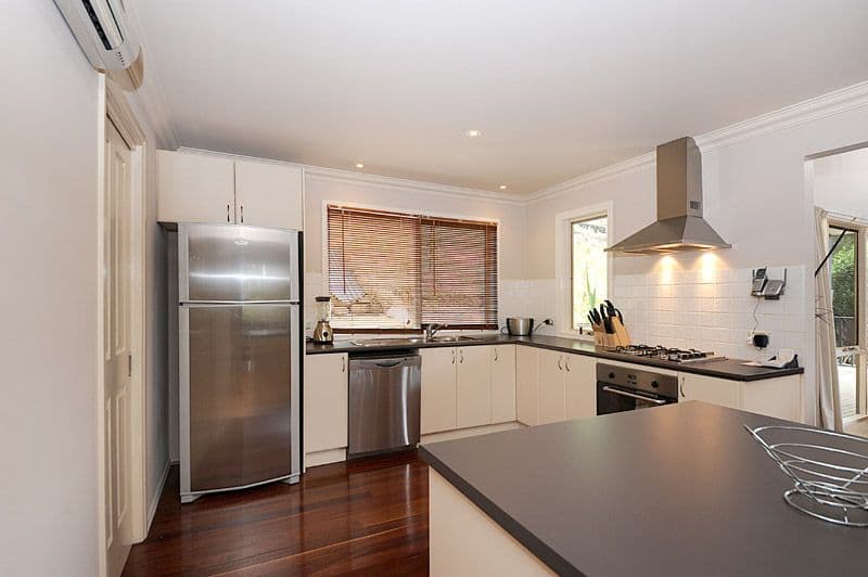 18 Hunter Street, MONBULK VIC 3793, Monbulk - Thumbnail 4