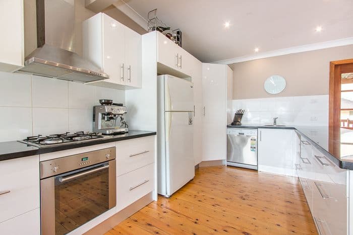 9 Princes Avenue, Charlestown - Thumbnail 2
