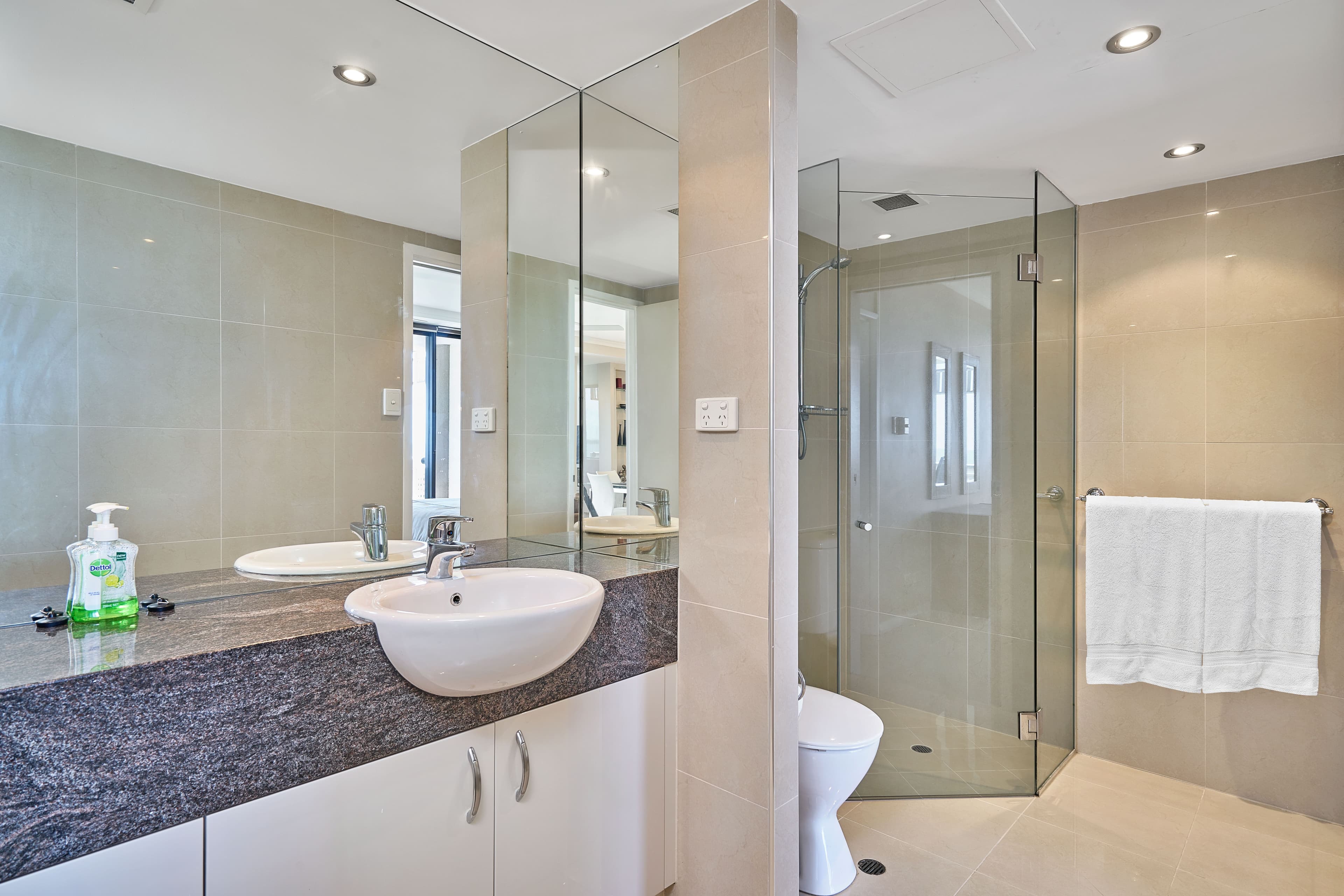 209 Abbott Street, Cairns City QLD 4870, Cairns City - Thumbnail 8