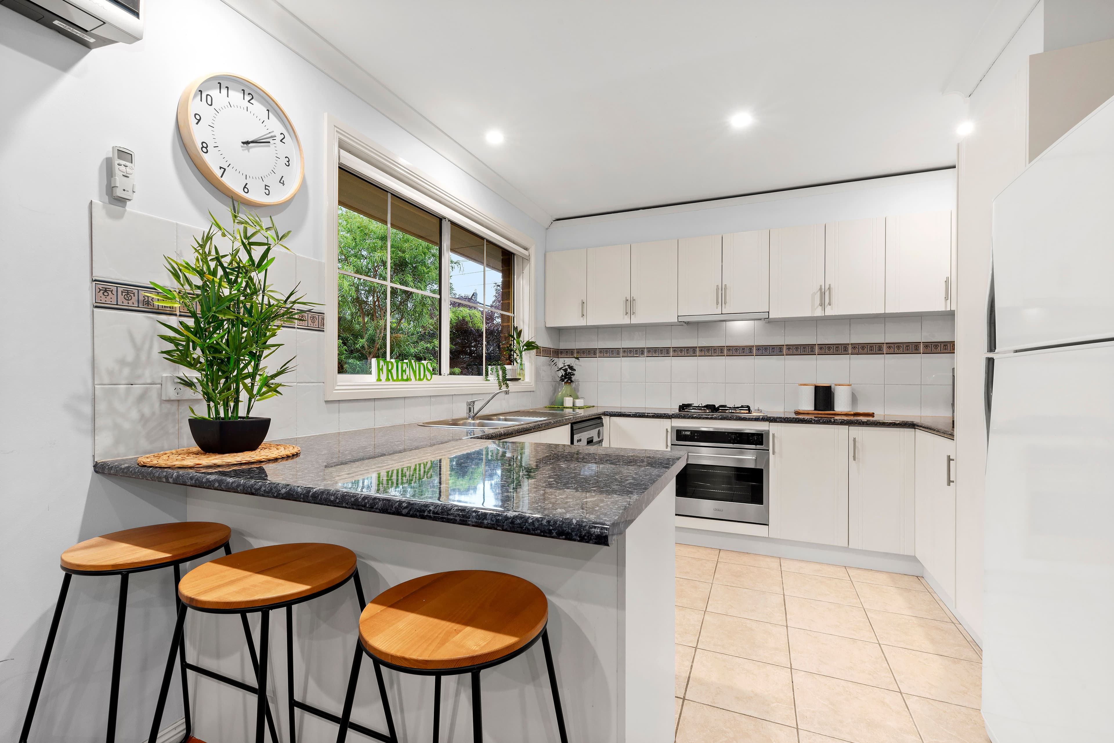 12 Canterbury Close, Rowville VIC 3178, Rowville - Thumbnail 2